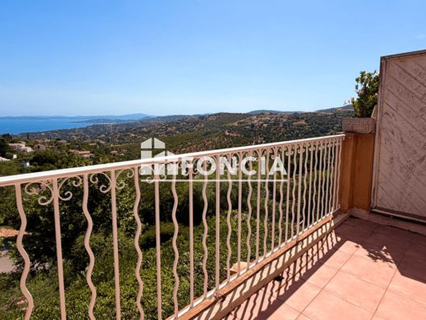 Appartement à vendre - 2 pièces - 38m2 - Roquebrune-Sur-Ar... (83380)