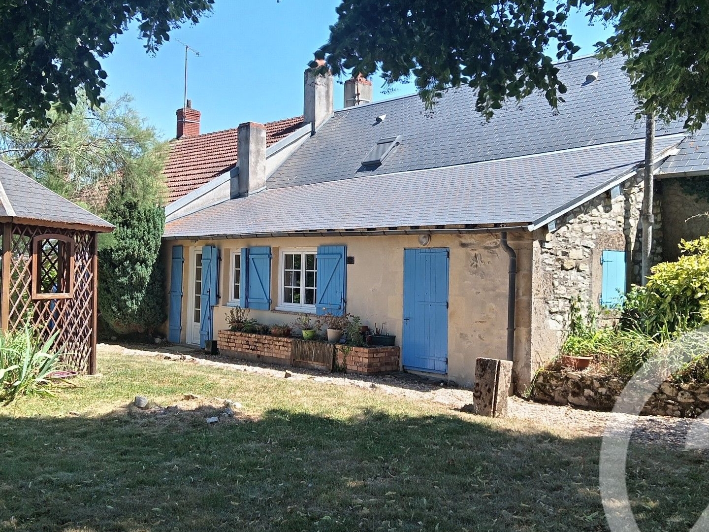 Maison à vendre - 9 pièces - 253m2 - Torteron (18320)