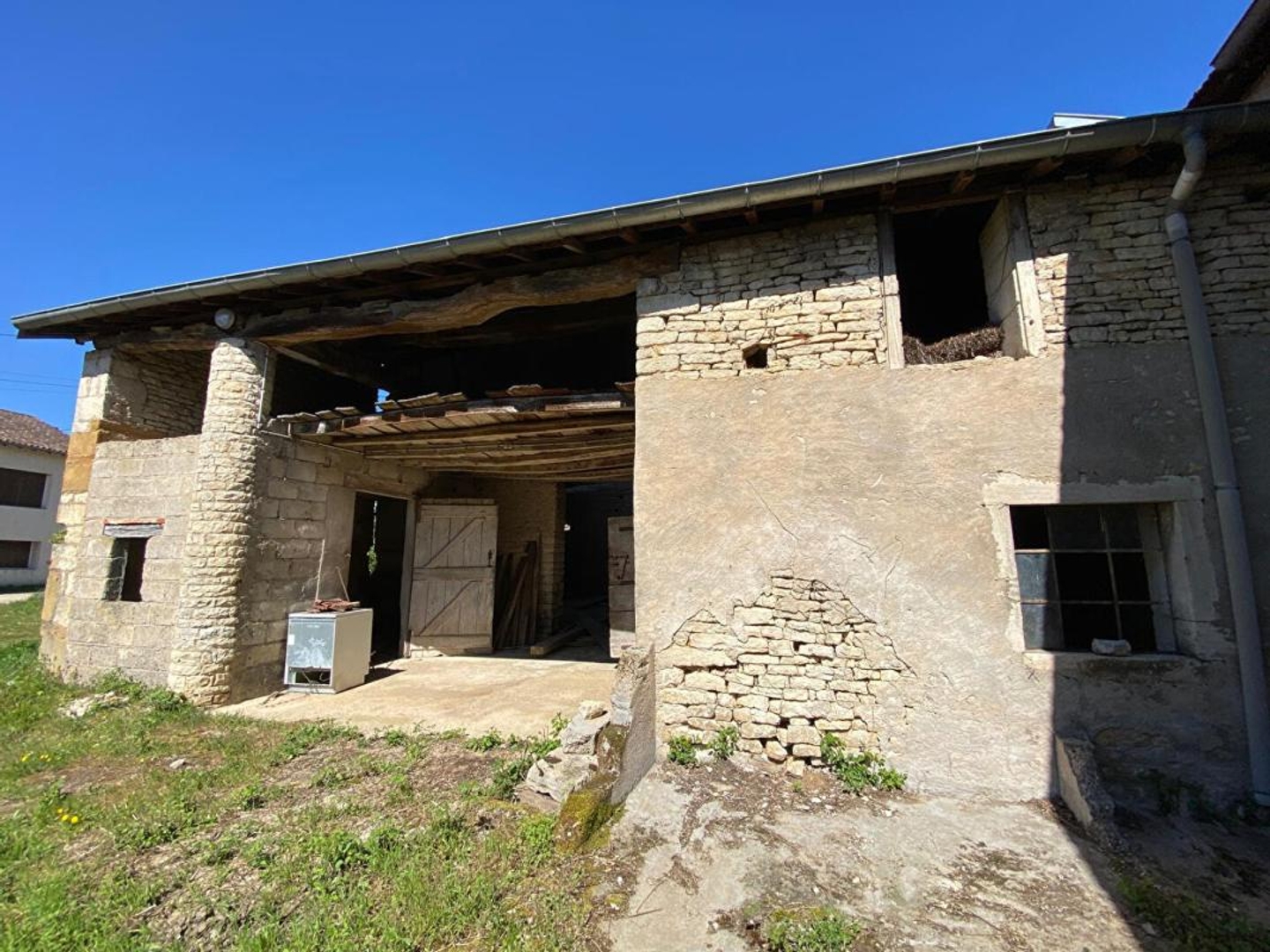 Grande et hangar à vendre