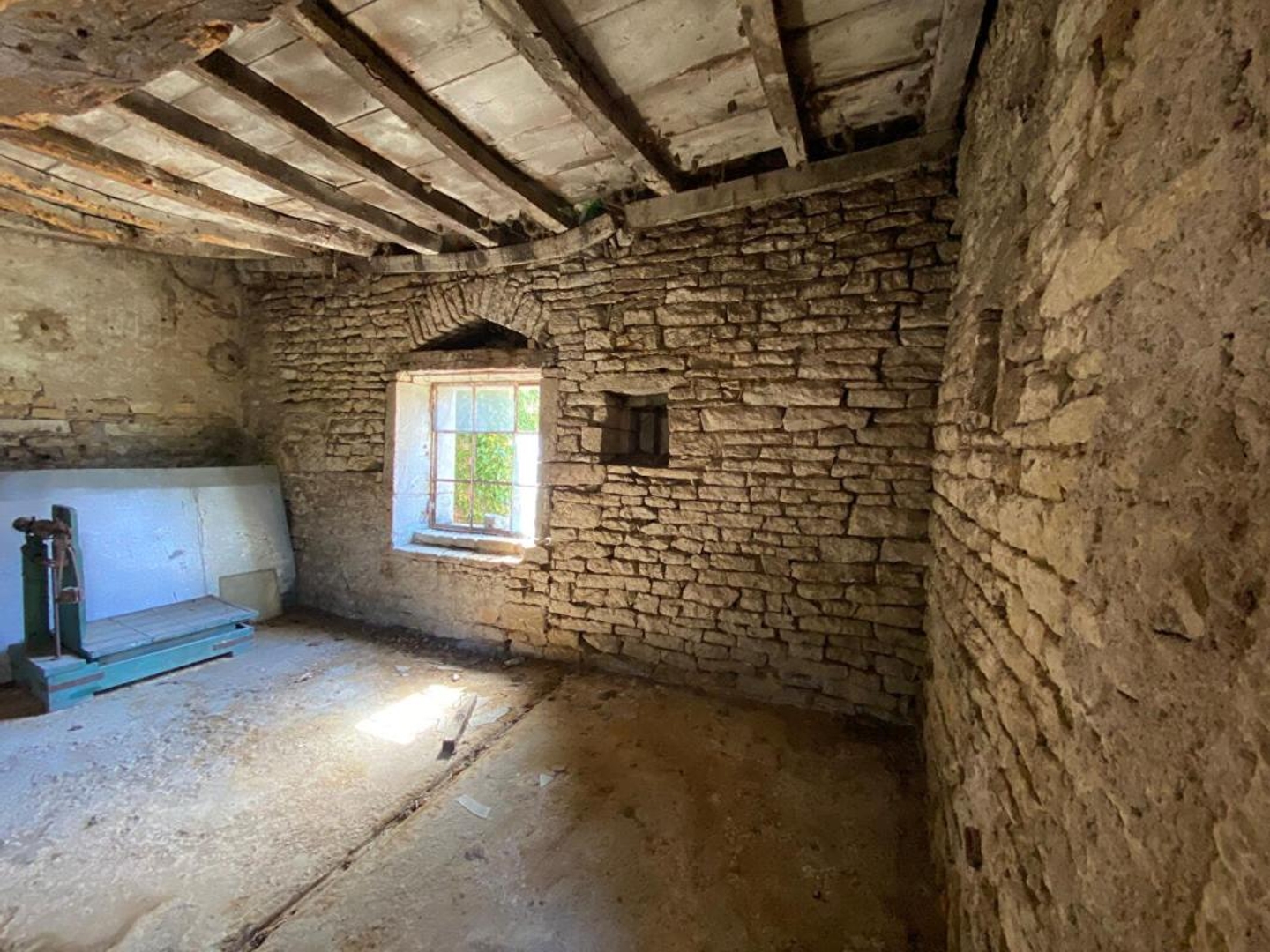 Locaux à vendre - 1 pièce - 150m2 - Uchizy (71700)