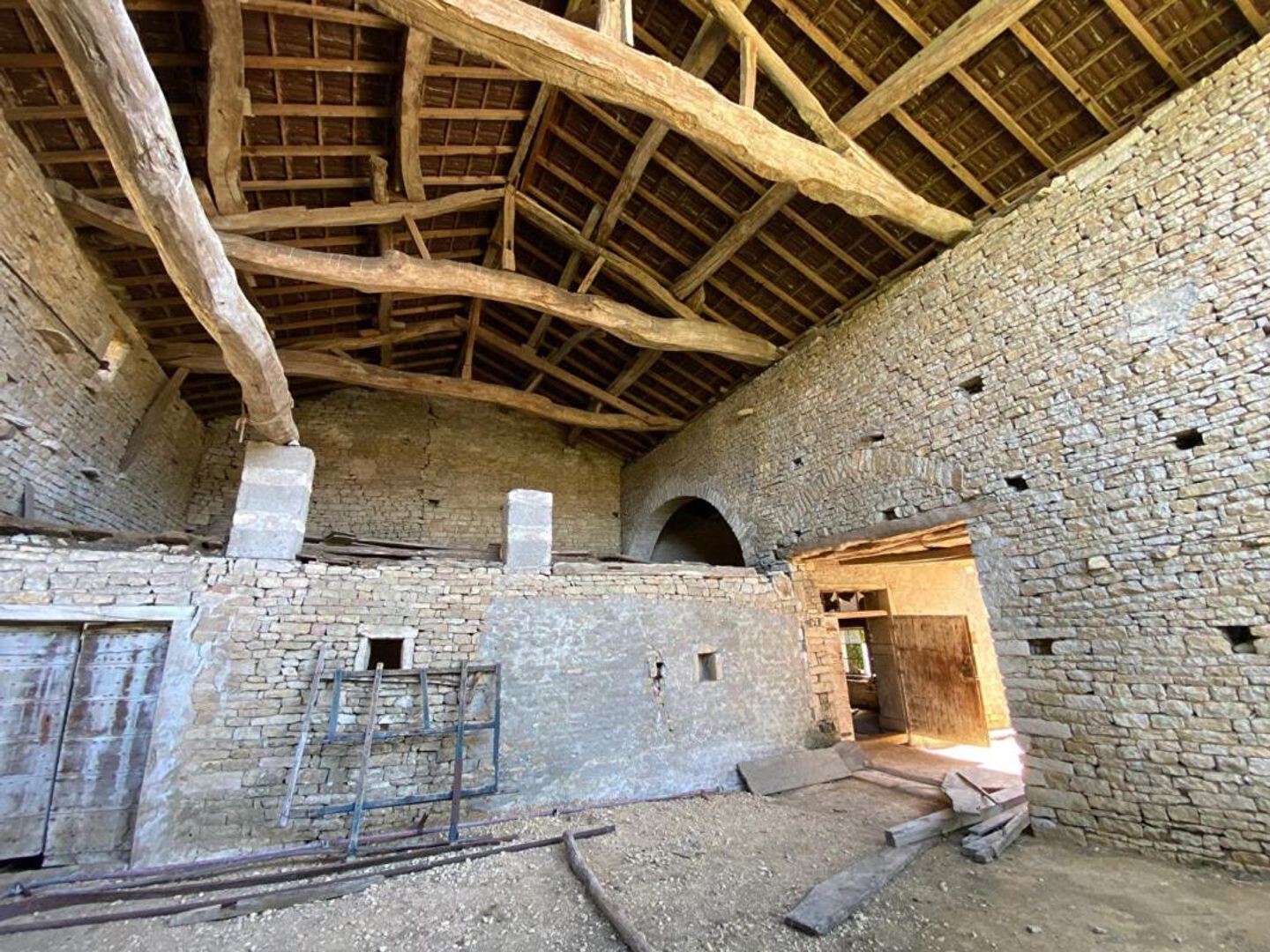 Locaux à vendre - 1 pièce - 150m2 - Uchizy (71700)