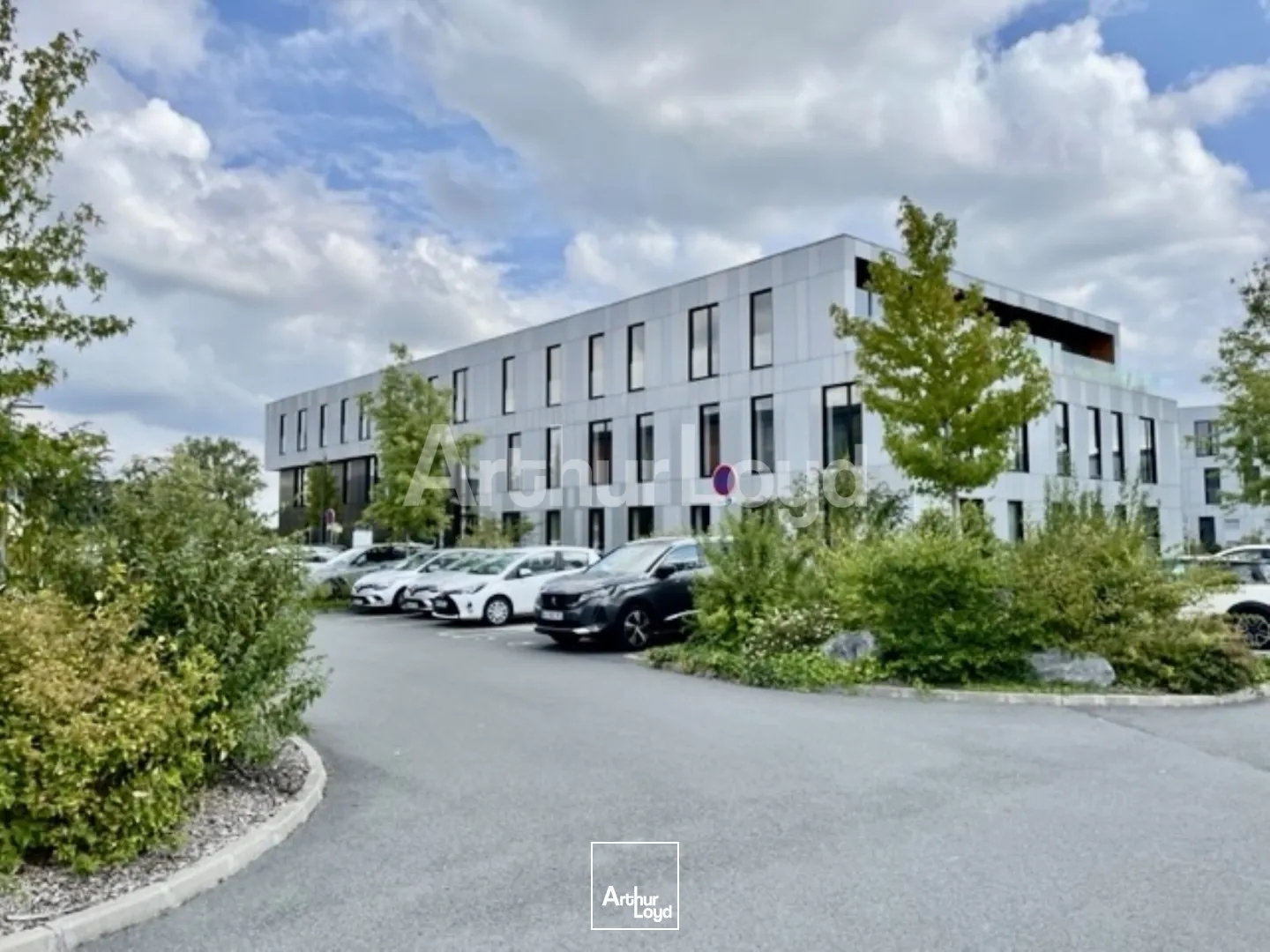 Bureaux à vendre à Lesquin dans un parc tertiaire récent avec nombreux services