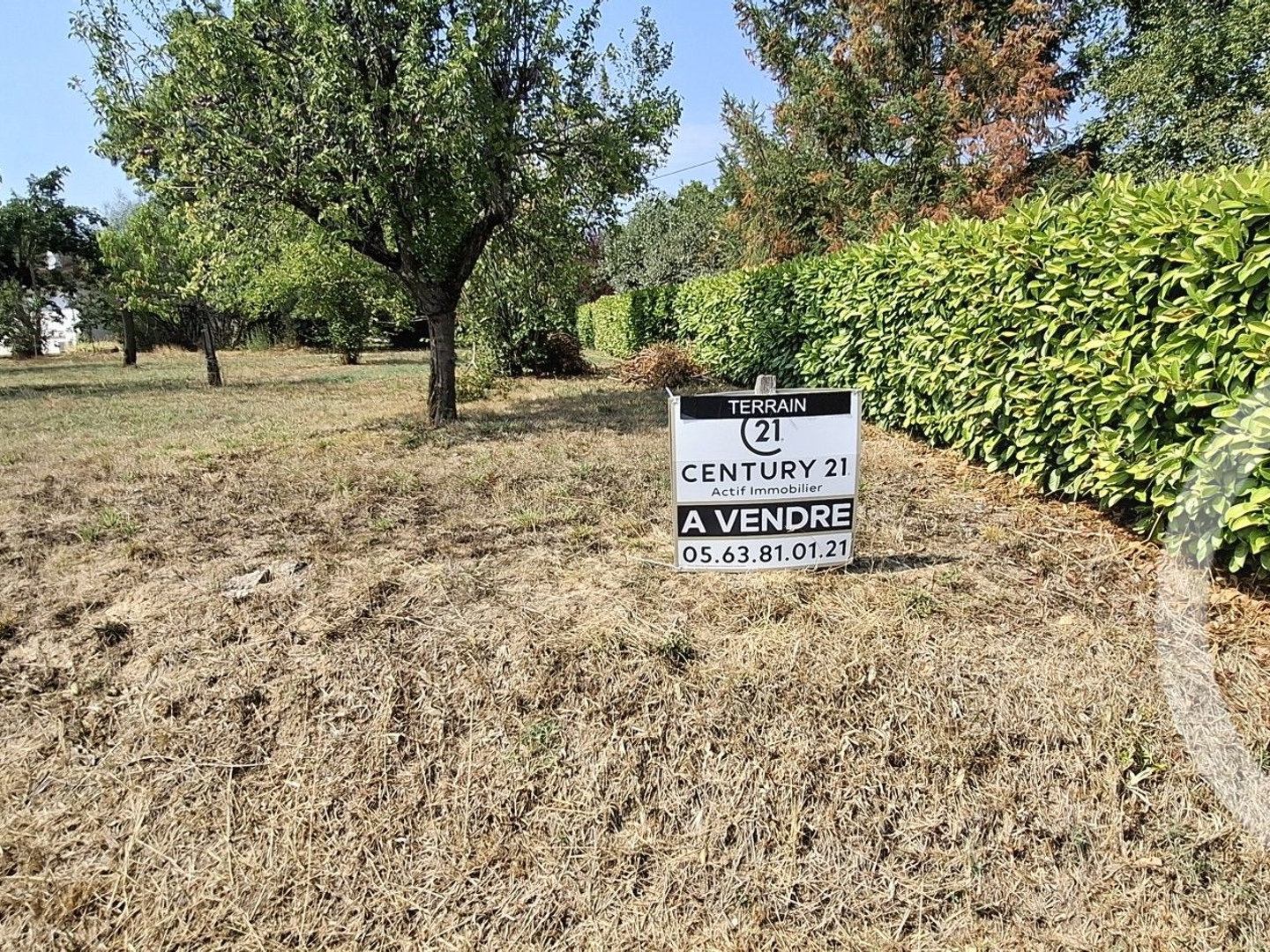Terrain 700 m²
