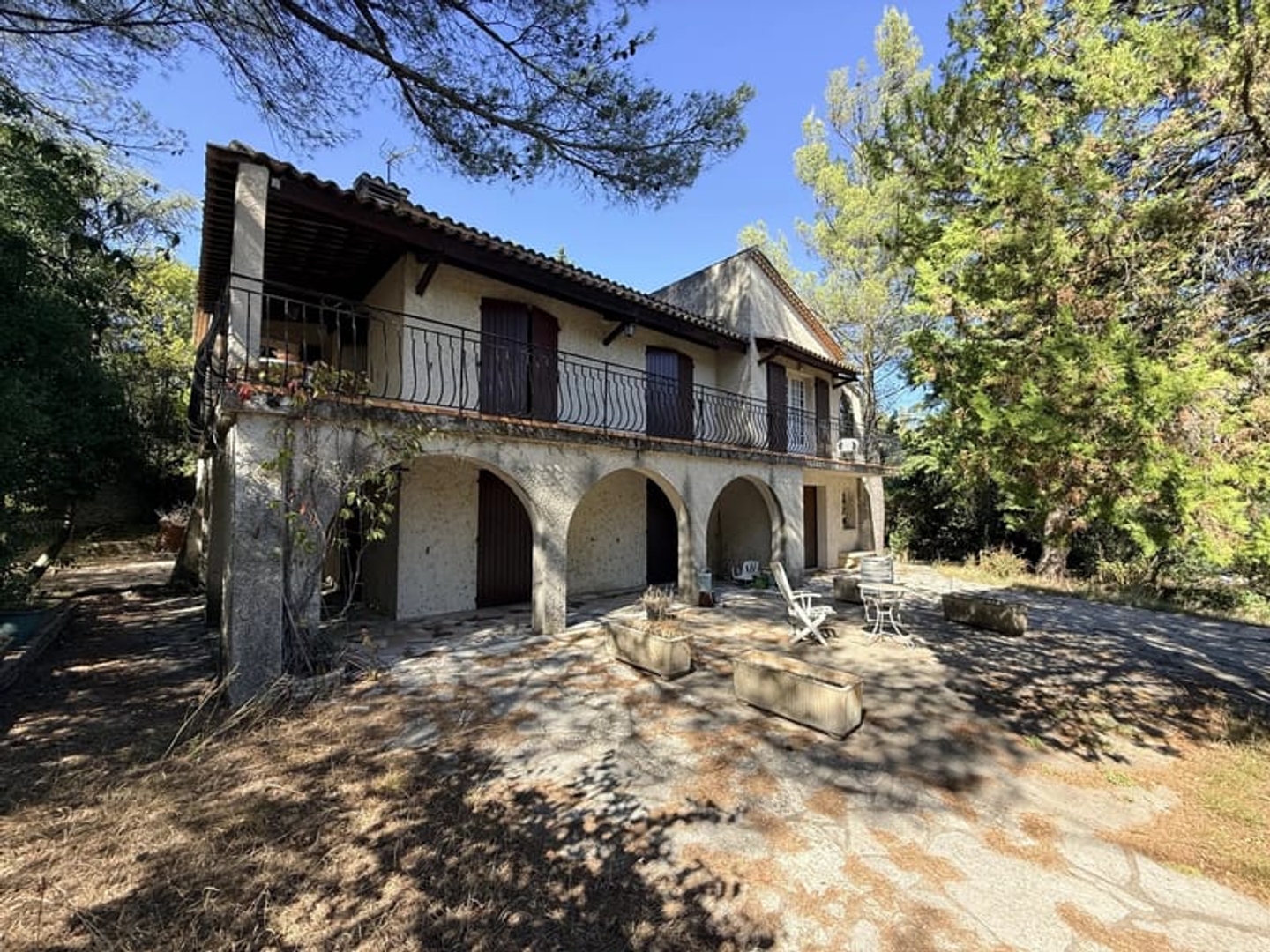Maison à vendre - 6 pièces - 216m2 - Nîmes (30900)