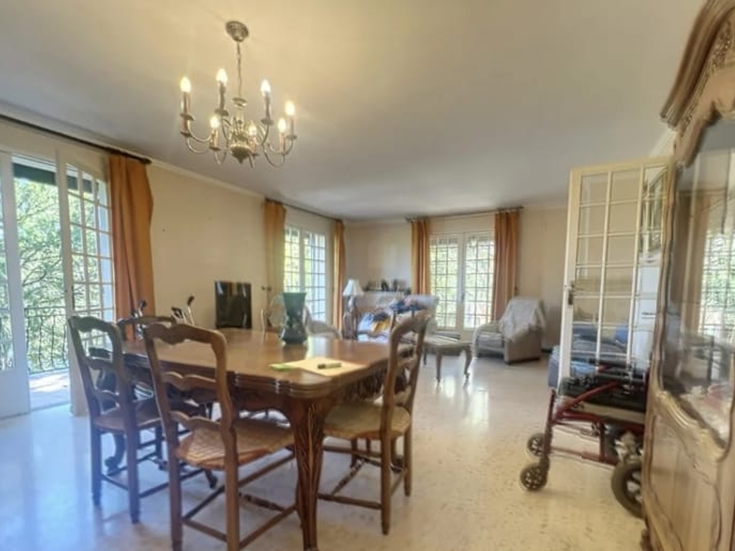 Maison à vendre - 6 pièces - 216m2 - Nîmes (30900)