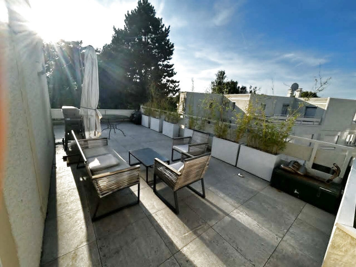 Appartement 2 pièces de 54 m2 avec exceptionnelle terrasse de 30 m2 Trappes