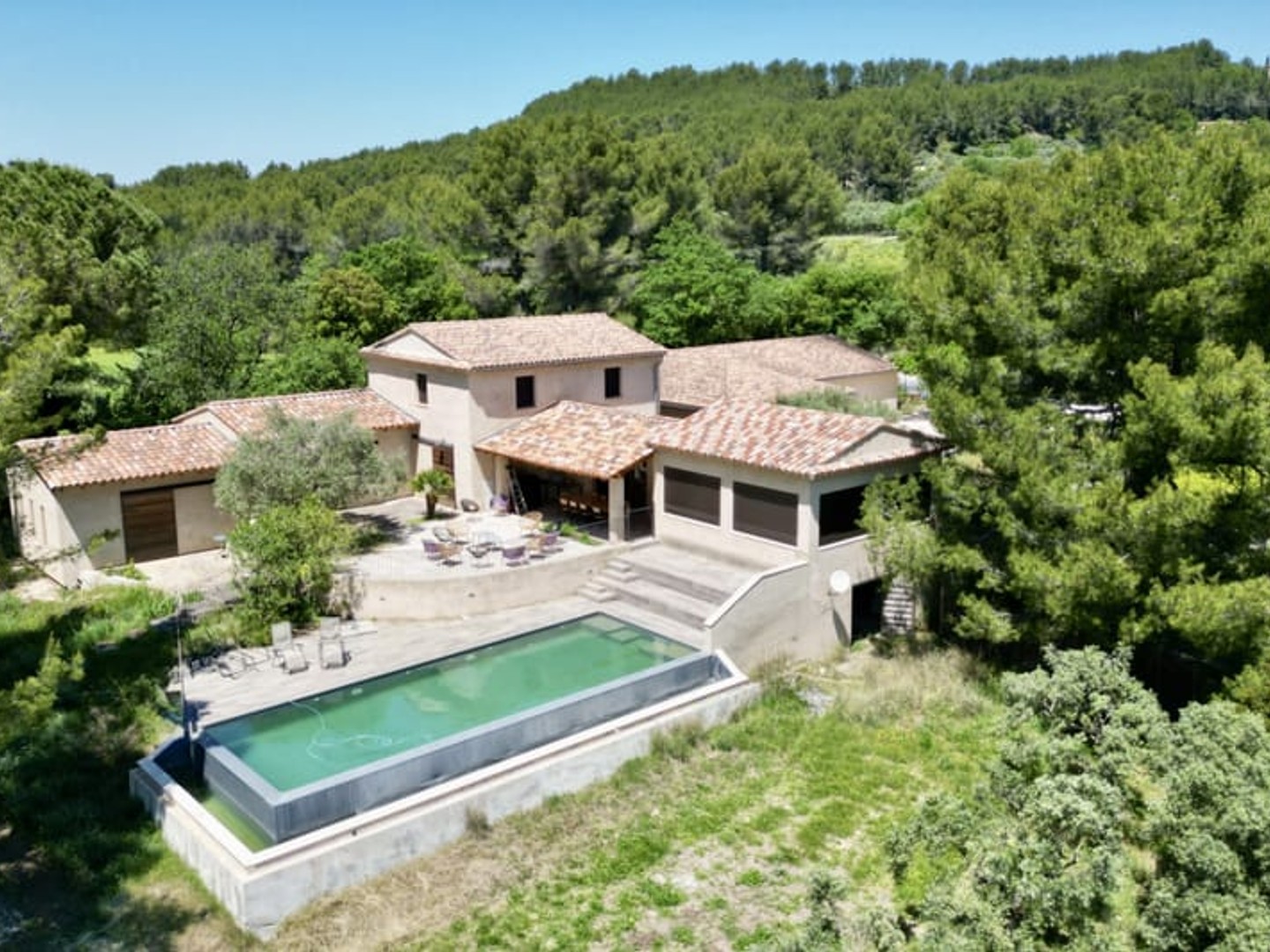 Ventoux Domaine viticole avec vue panoramique sur 18 ha
