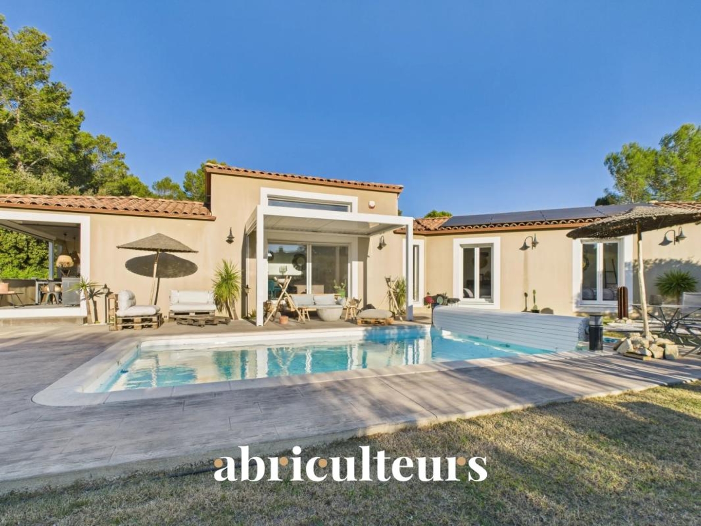 Villa contemporaine d'exception avec piscine chauffée en vente à 3 km de Calvisson (30114)