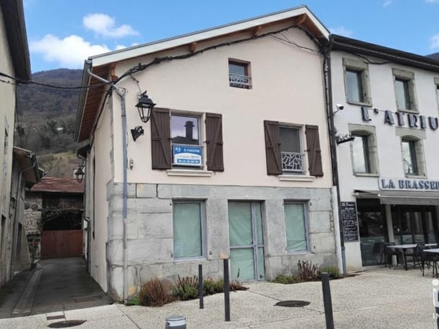 Immeuble commercial 90 m²
