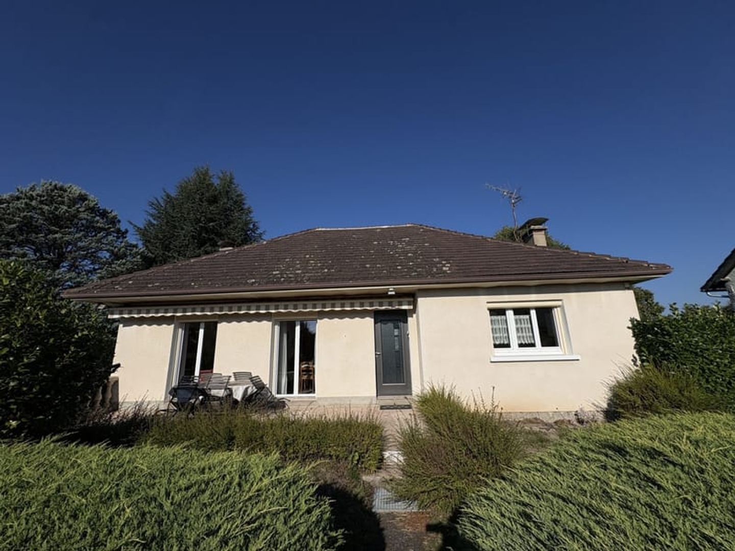 Maison indivuduelle de plain-pied avec sous sol