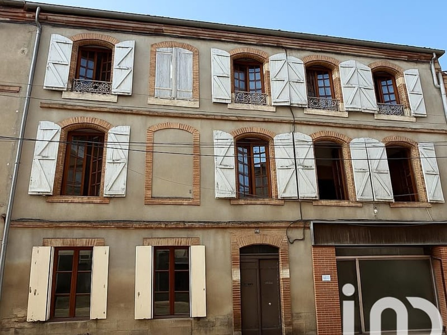 Local 3 pièces 252 m²