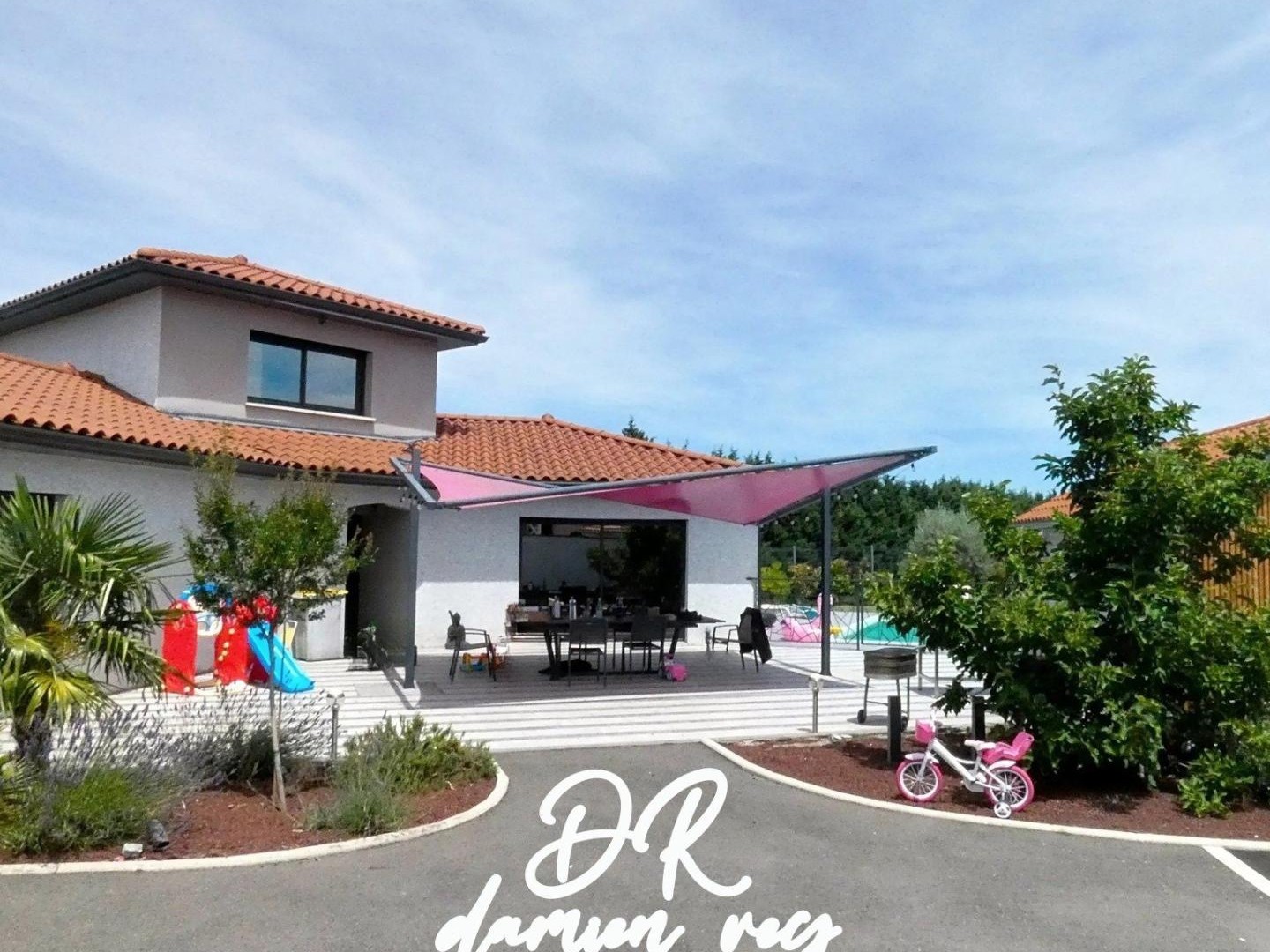 Magnifique maison de 175m², moderne, tout confort, piscine, garage, emplacement idéal