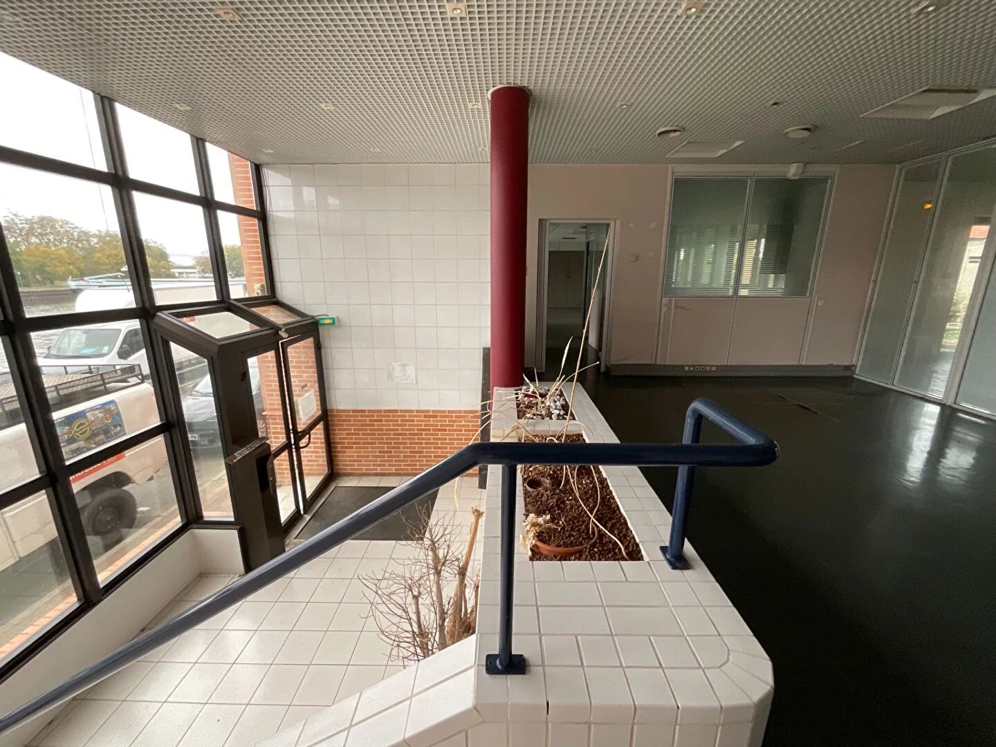 ANDRÉSY * SEUL MANDATAIRE * ÉNORMES VOLUMES de 475M² * LOCAUX, B