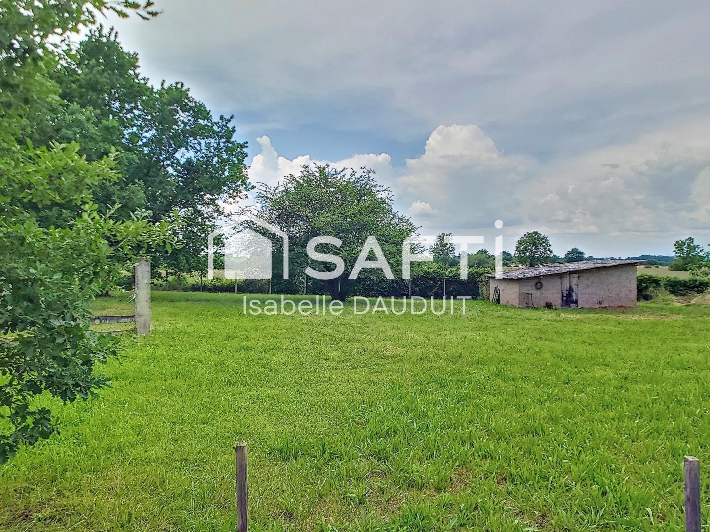 TERRAIN VIABILISE 689M²