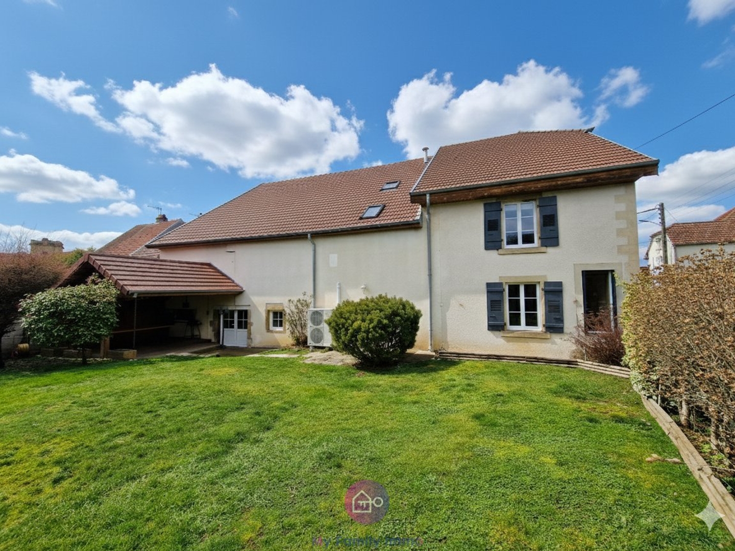 Maison à vendre - 11 pièces - 195m2 - Saulx (70240)