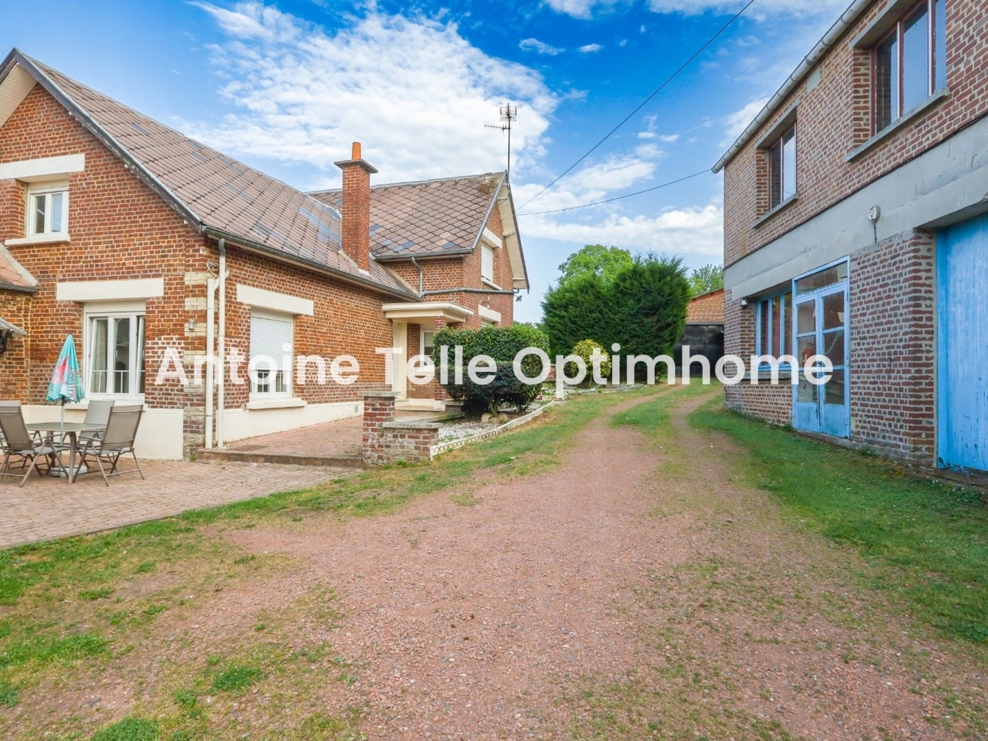 Proche Le Cateau 59360 - Maison individuelle avec nombreuses dépendances & jardin sur 1700m²