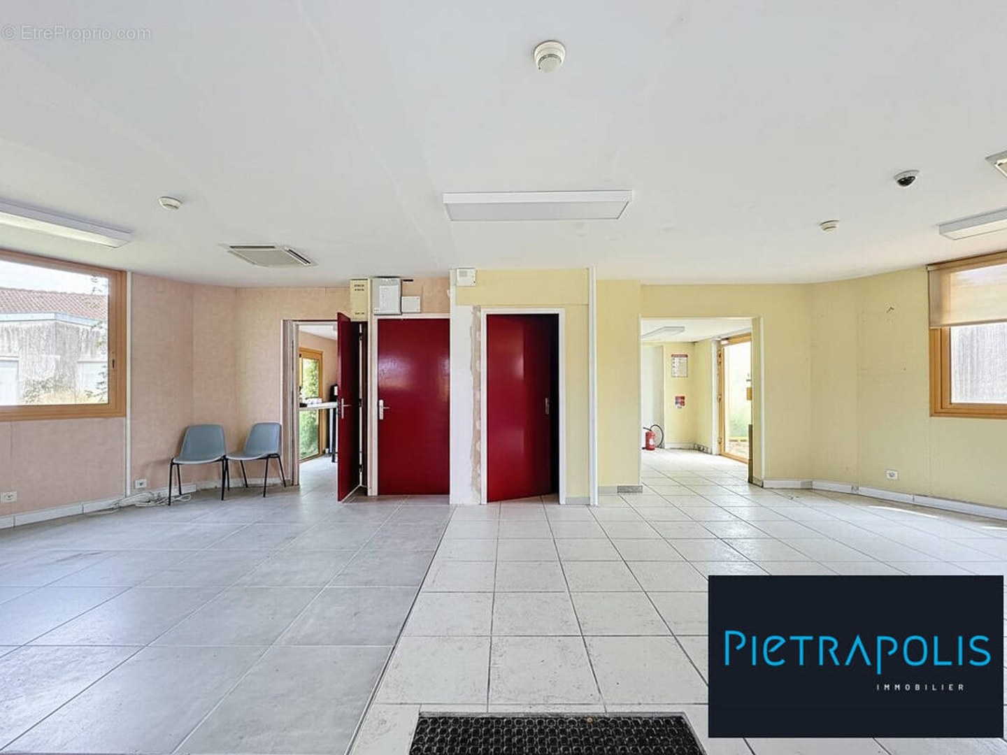 Magasin à vendre - 2 pièces - 323m2 - Chaumont (52000)