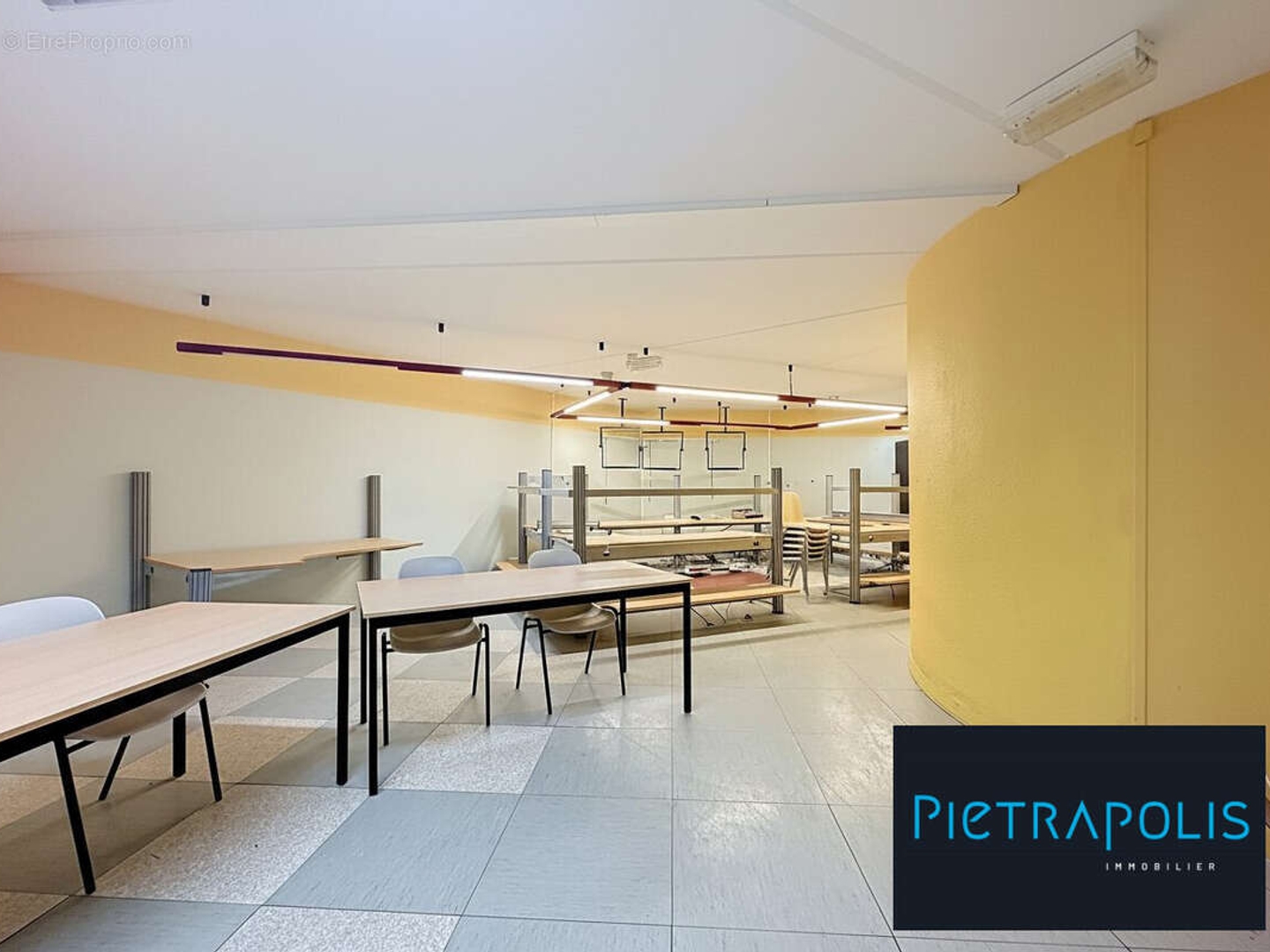 Magasin à vendre - 2 pièces - 323m2 - Chaumont (52000)