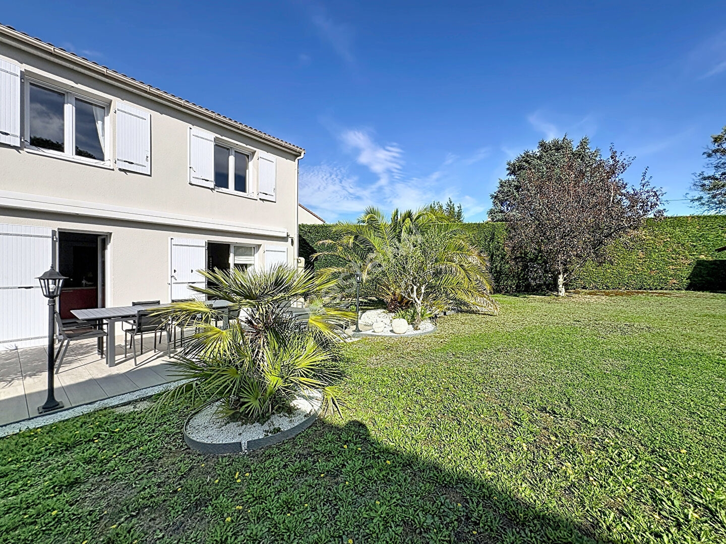 REZÉ HÔTEL DE VILLE ? Maison familiale avec grand terrain de 641 m²