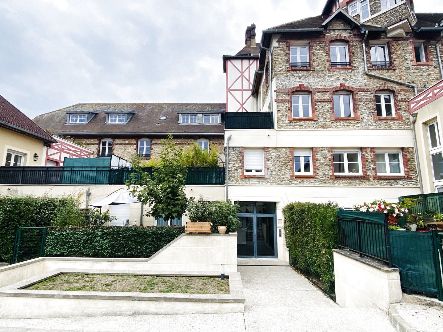 Appartement de 3 pièces avec 2 places de parking à Saint wit