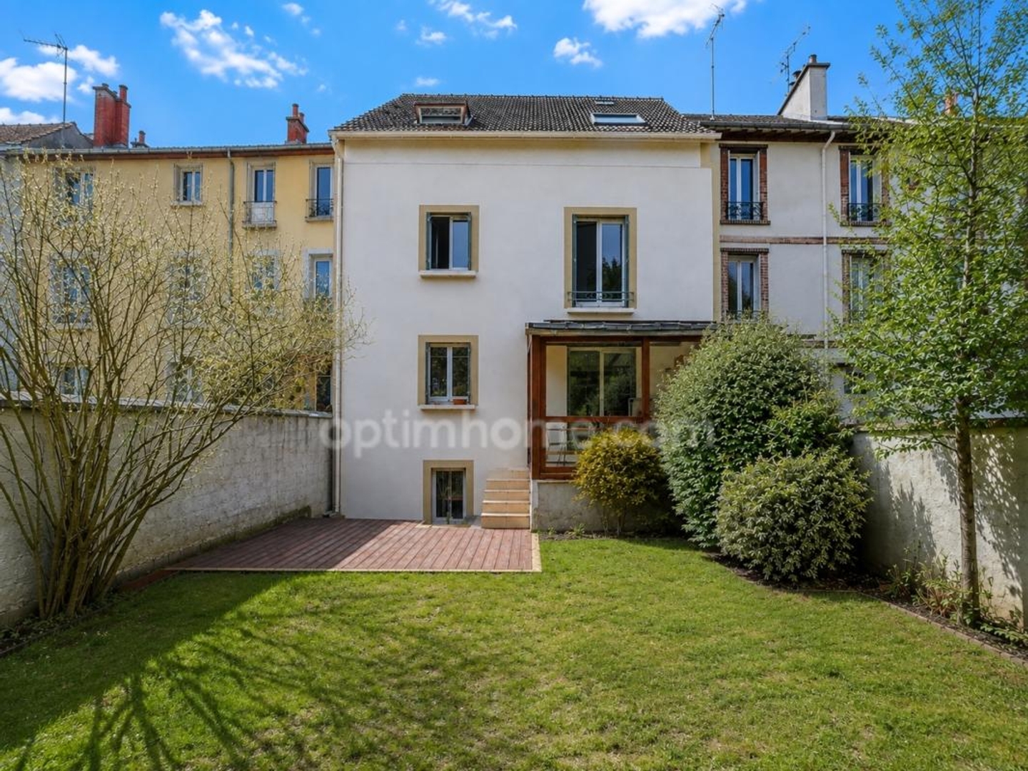 BONDY MAISON FAMILIALE 5 CHAMBRES SOUS-SOL TOTAL À 5 MIN DE LA GARE