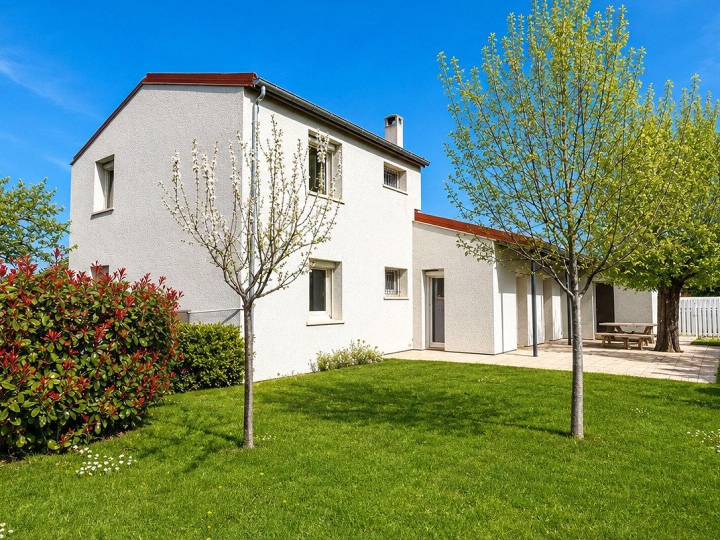 Maison 125 m² habitables • 4 chambres • Terrain arboré de 1 000 m²