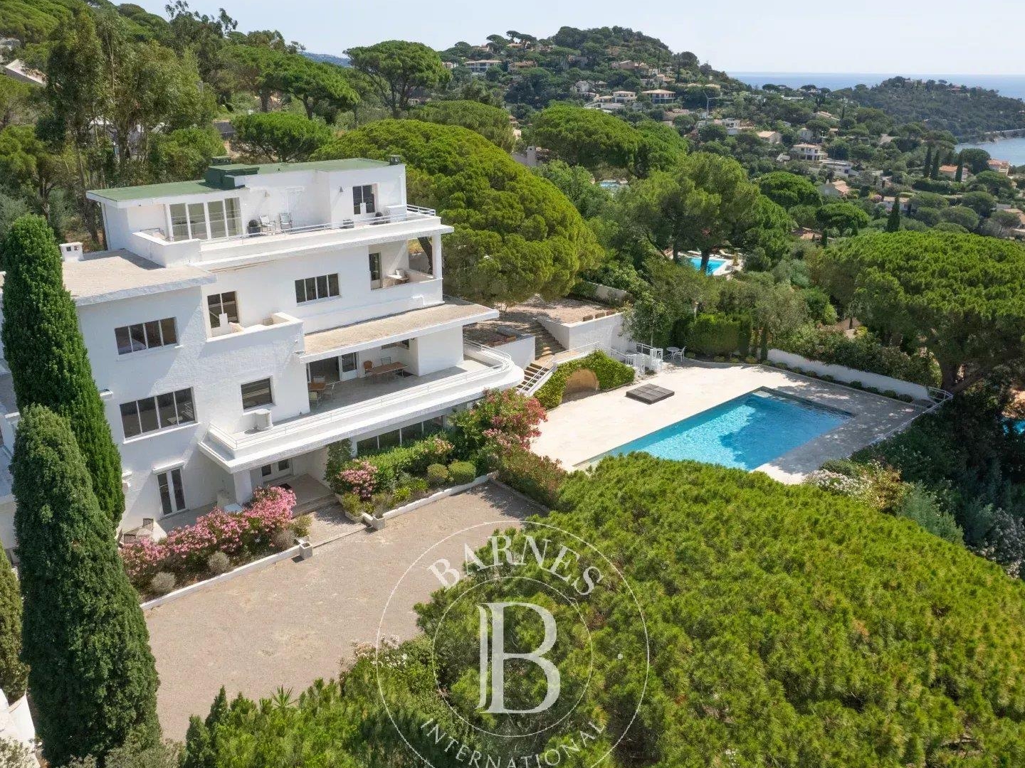 Maison à vendre - 12 pièces - 500m2 - Sainte-Maxime (83120)