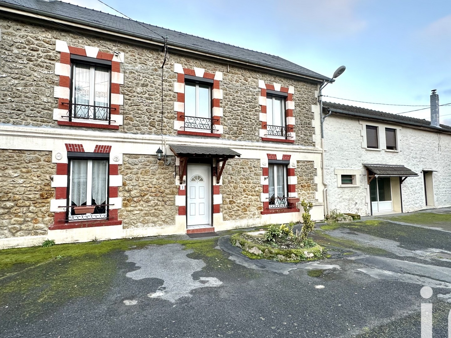 Maison 12 pièces 300 m²