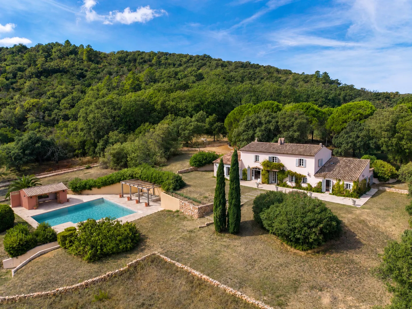 Propriété de charme au calme, à proximité de Grimaud et de Saint-Tropez