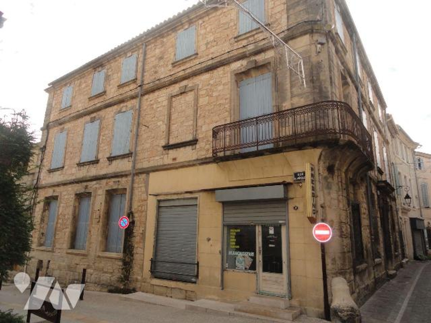 Immeuble à vendre - 578m2 - Saint-Gilles (30800)
