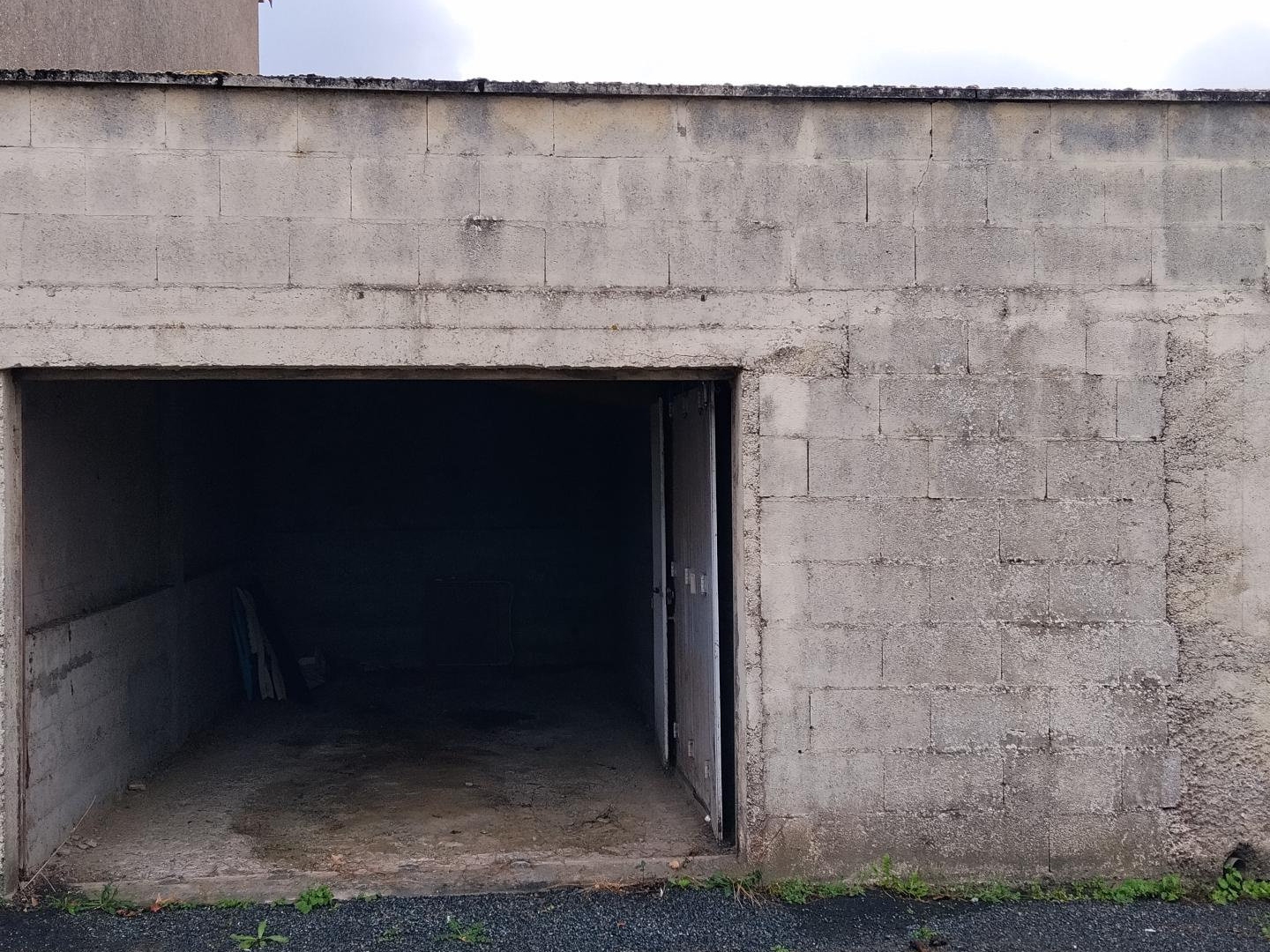 Parking / garage / box à vendre - 20m2 - Lys-Haut-Layon (49310)