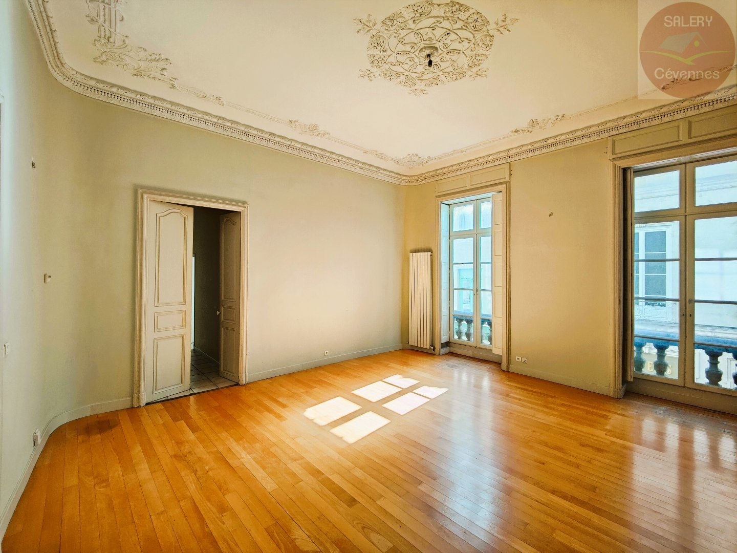 Appartement à vendre - 8 pièces - 188m2 - Nîmes (30000)