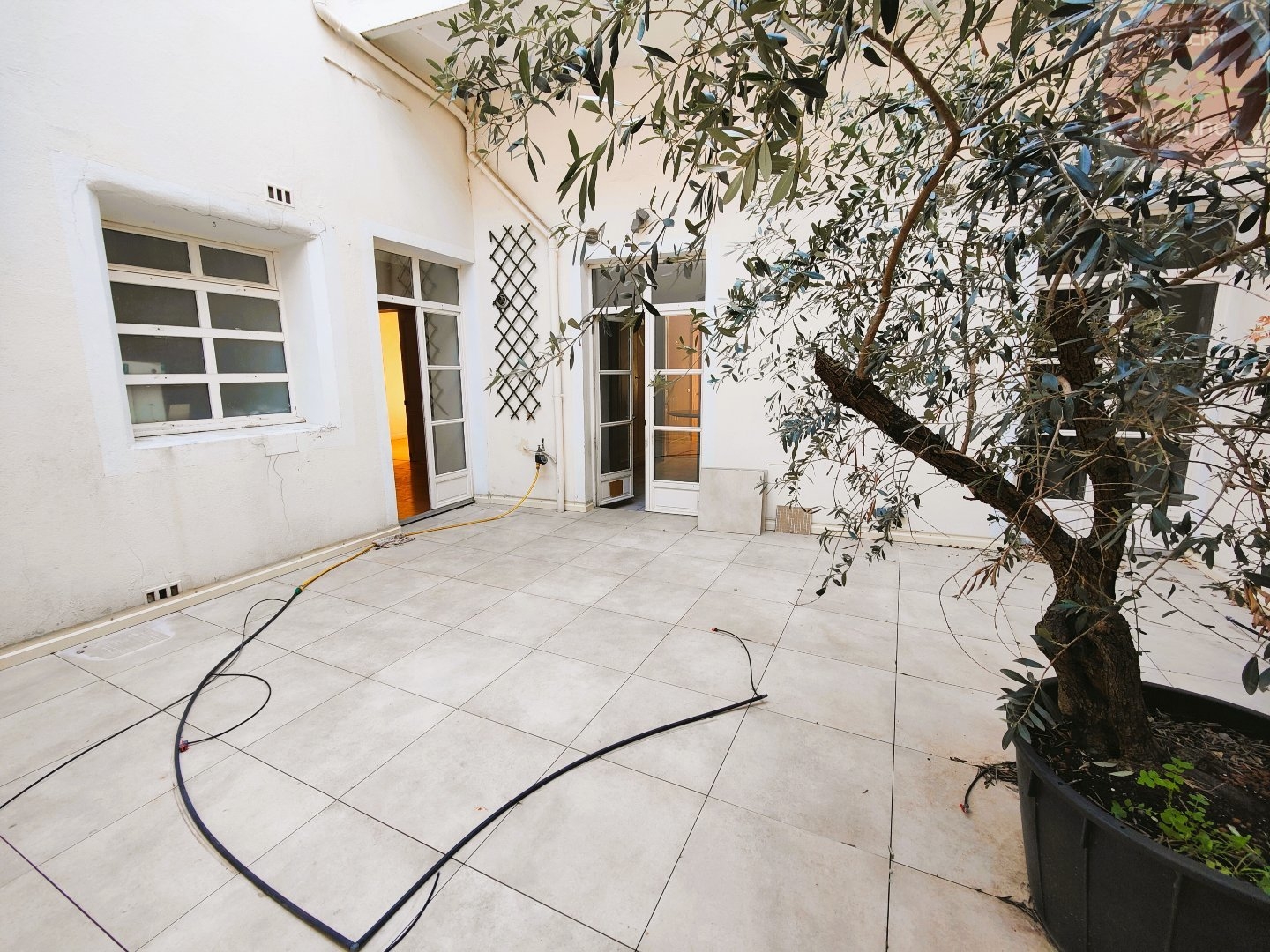 Appartement à vendre - 8 pièces - 188m2 - Nîmes (30000)
