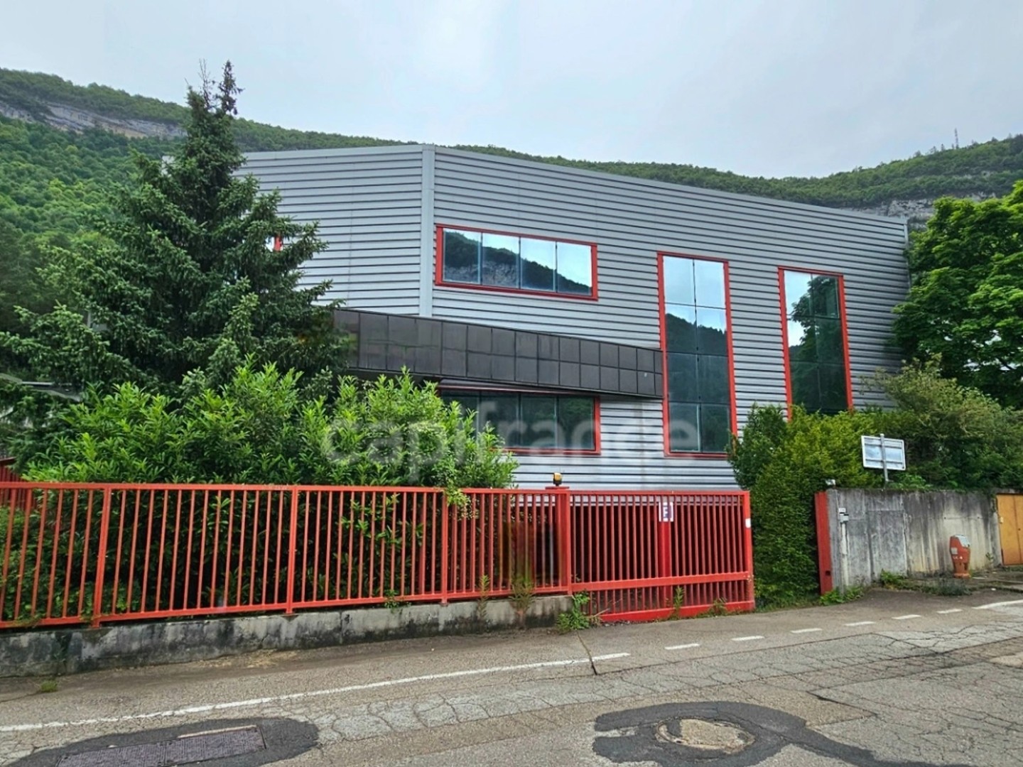 Commerce 22 pièces 1600 m²