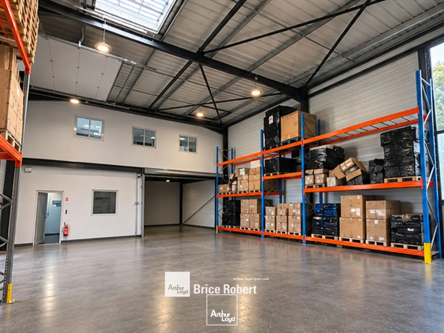 Locaux à vendre - 250m2 - Colombier-Saugnieu (69124)
