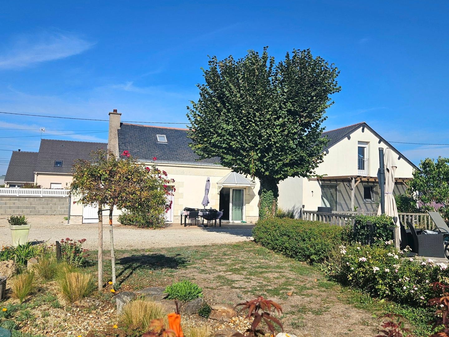 MAISON AVEC LOGEMENT INDEPENDANT - BELLES PRESTATIONS