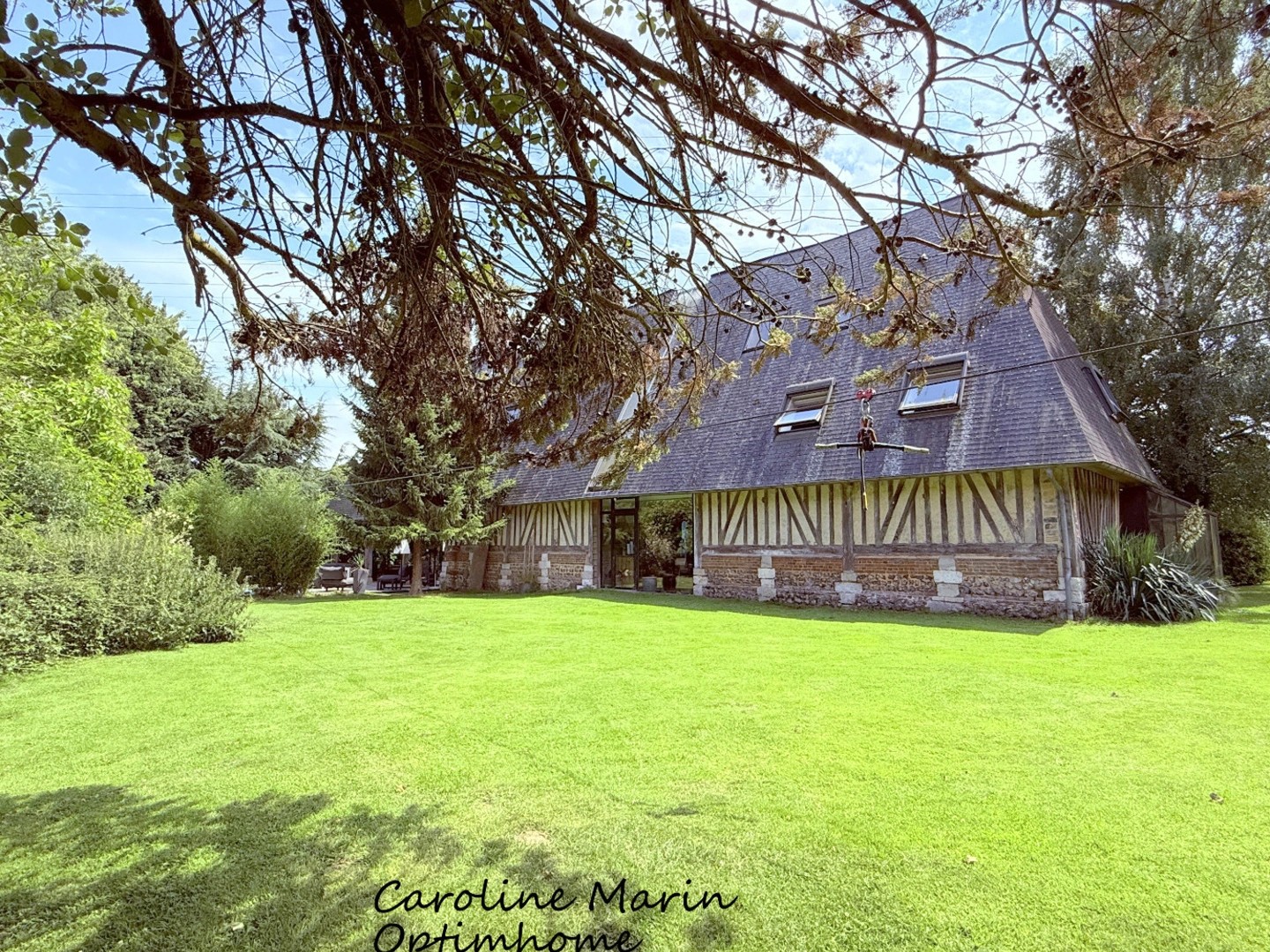 Magnifique propriété de caractère de 300 m² sur 3 000 m² de terrain avec piscine et jacuzzi à 5 minutes de Bourg-Achard