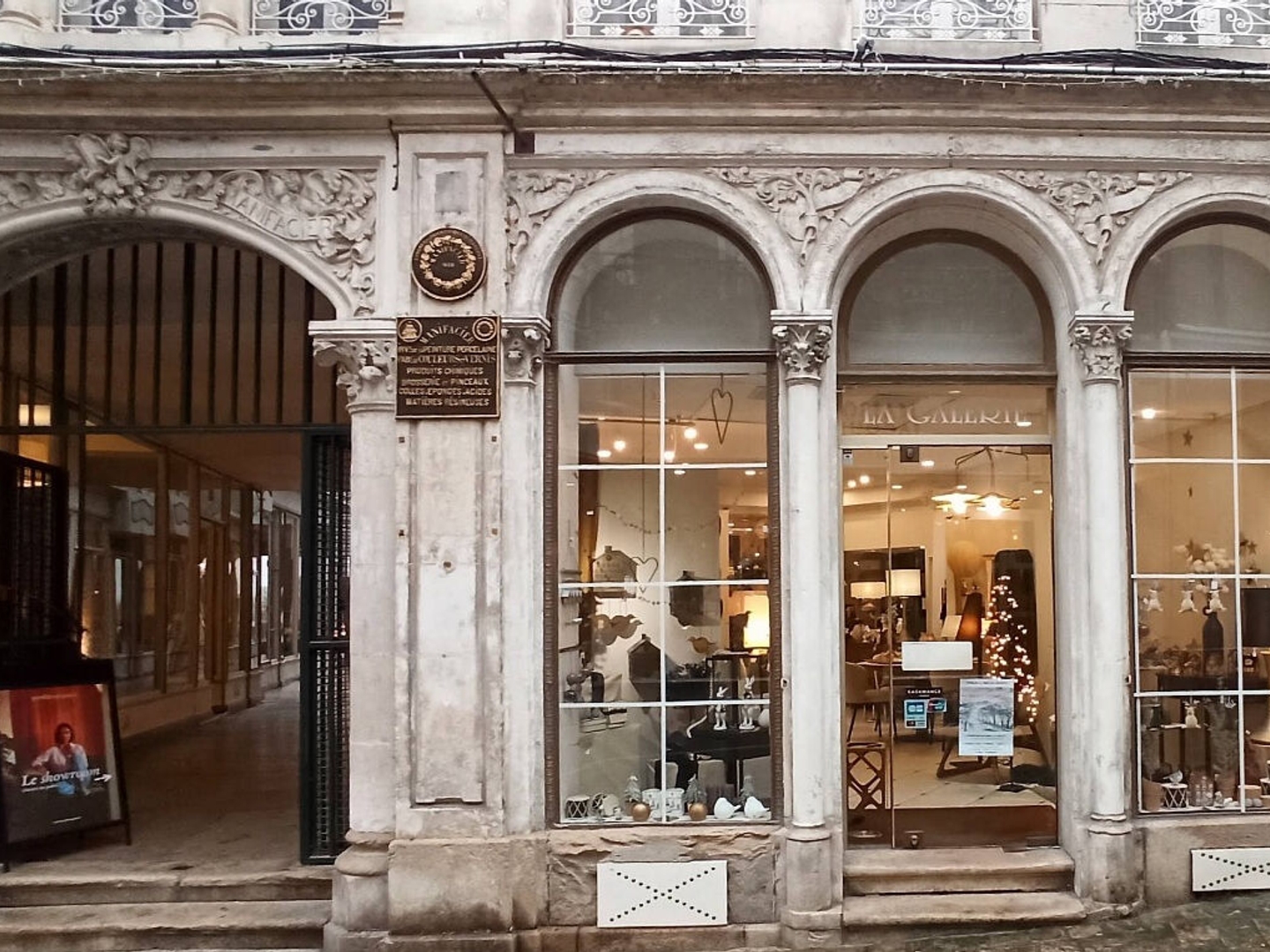 AUXERRE CENTRE VILLE - LOCAL COMMERCIAL VENDU OCCUPE - 220M² - RESERVES 100M²