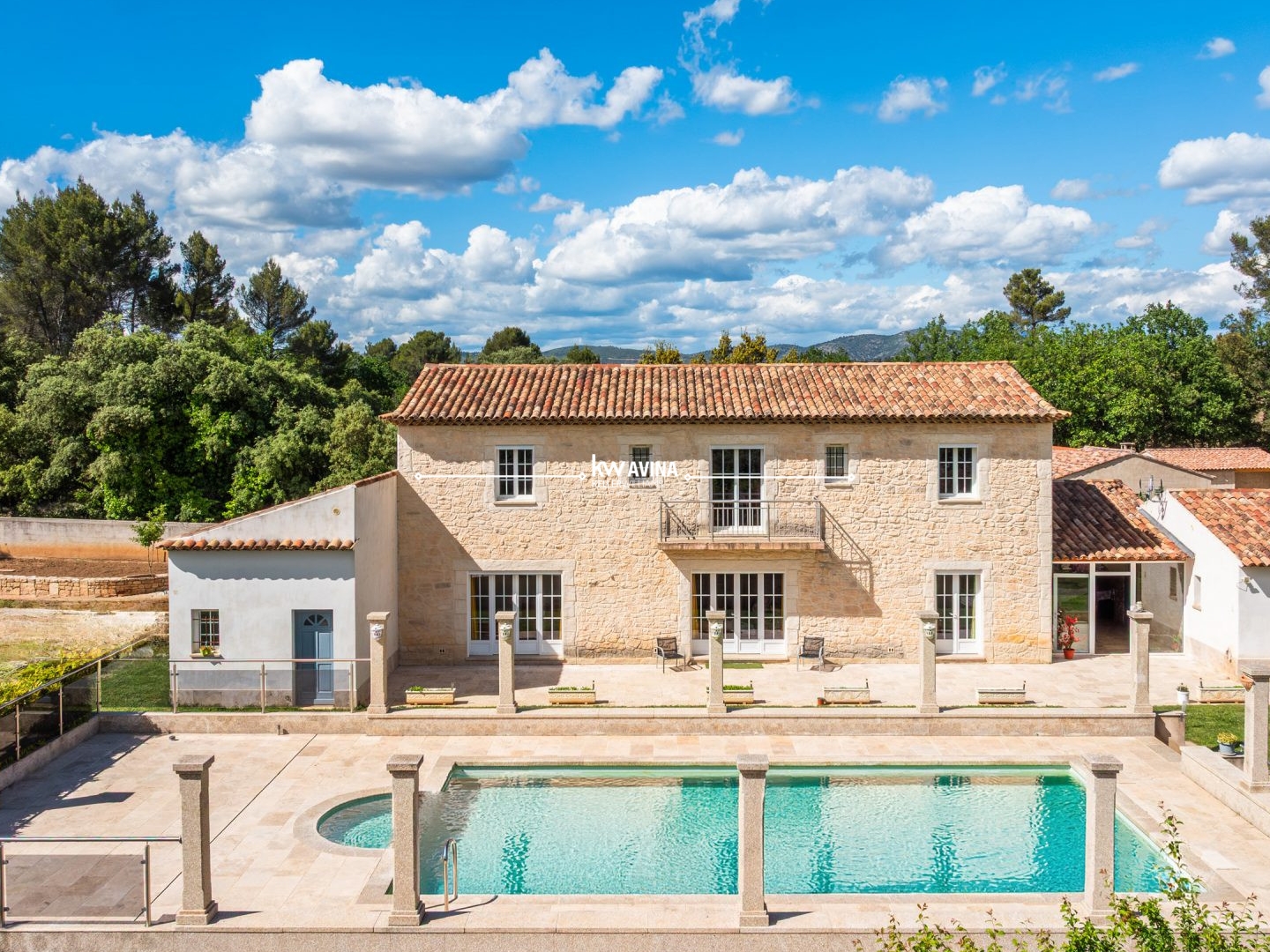 Maison à vendre - 10 pièces - 330m2 - Jouques (13490)