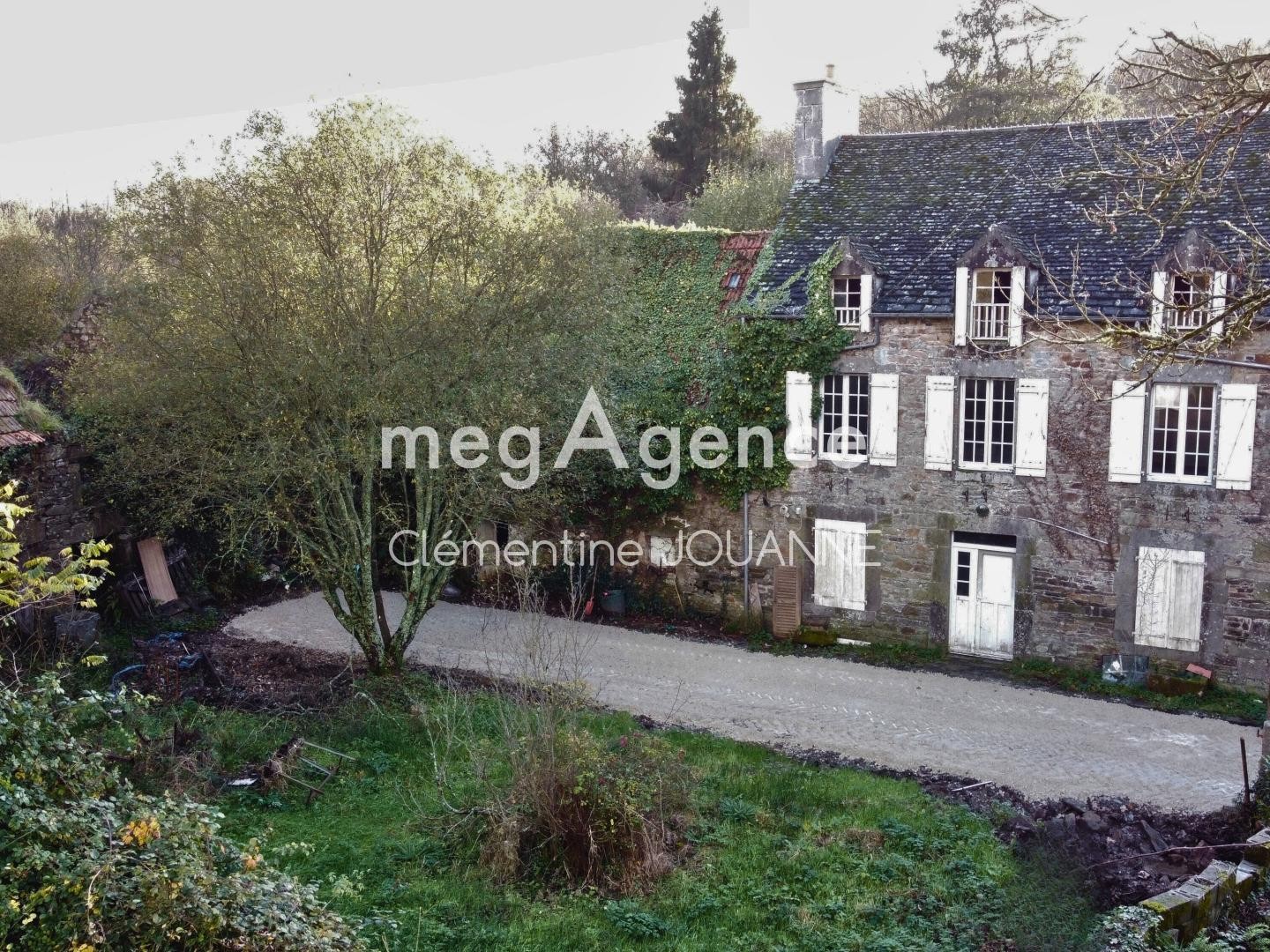 Ancien Moulin Seigneurial de 1450 au coeur de 6 hectares