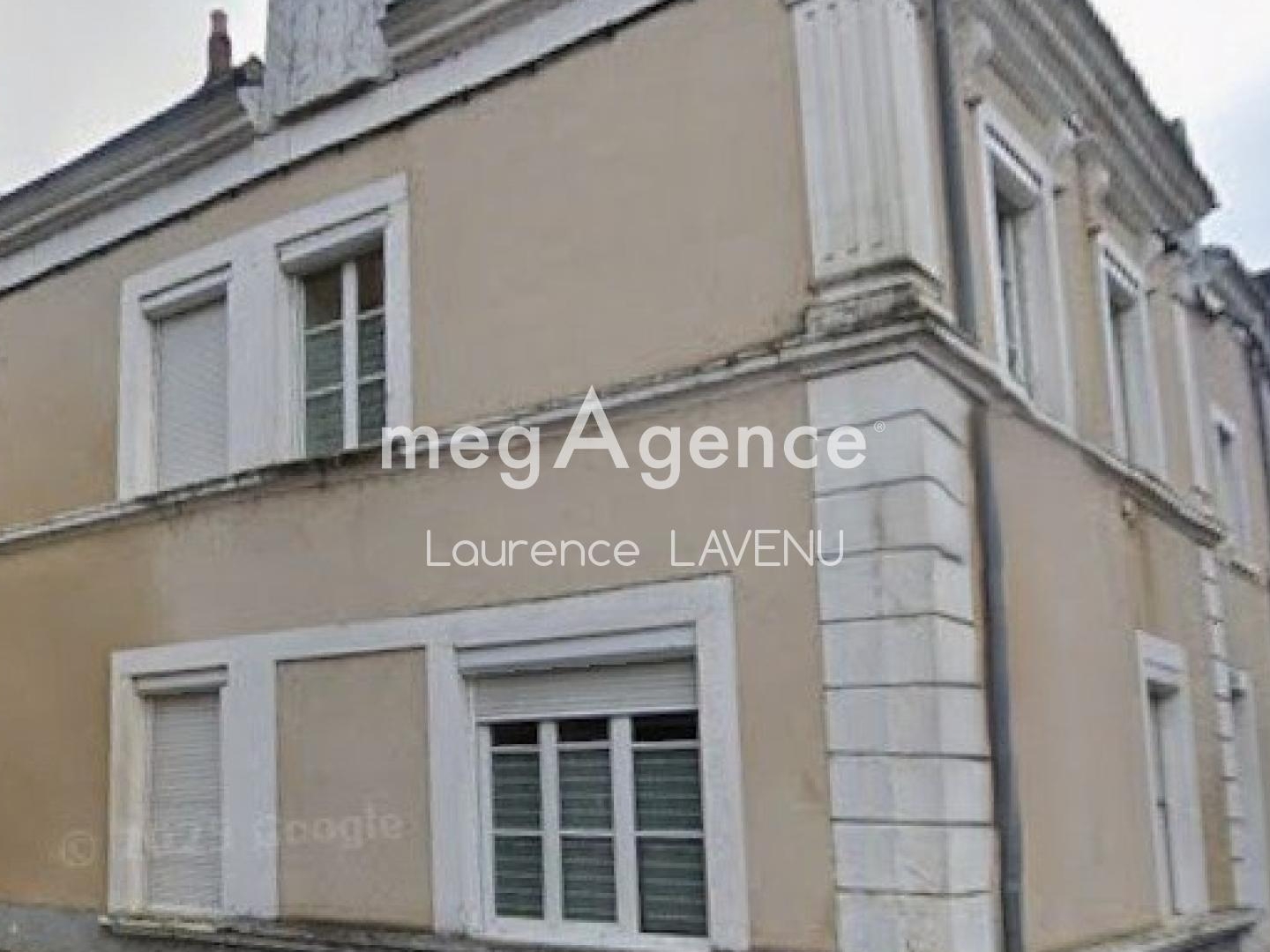 Maison divisée en 3 appartements