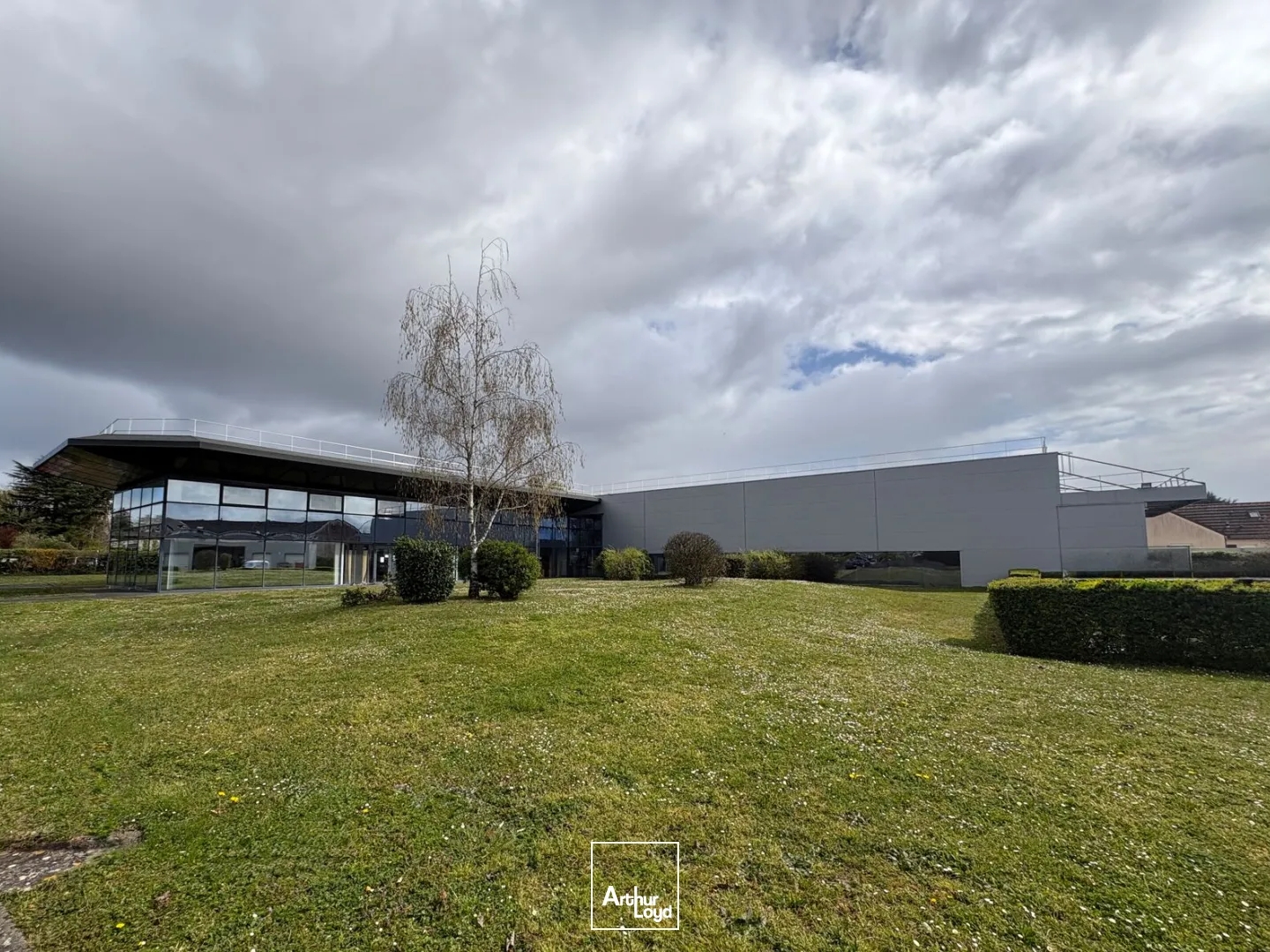 Bâtiment mixte bureaux et activtés - À vendre - Olivet - Accès direct RD2020 et A71