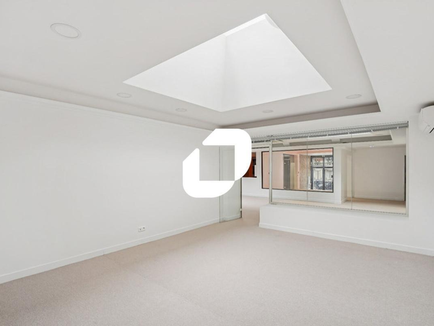 A VENDRE OU A LOUER, LOCAUX RENOVES