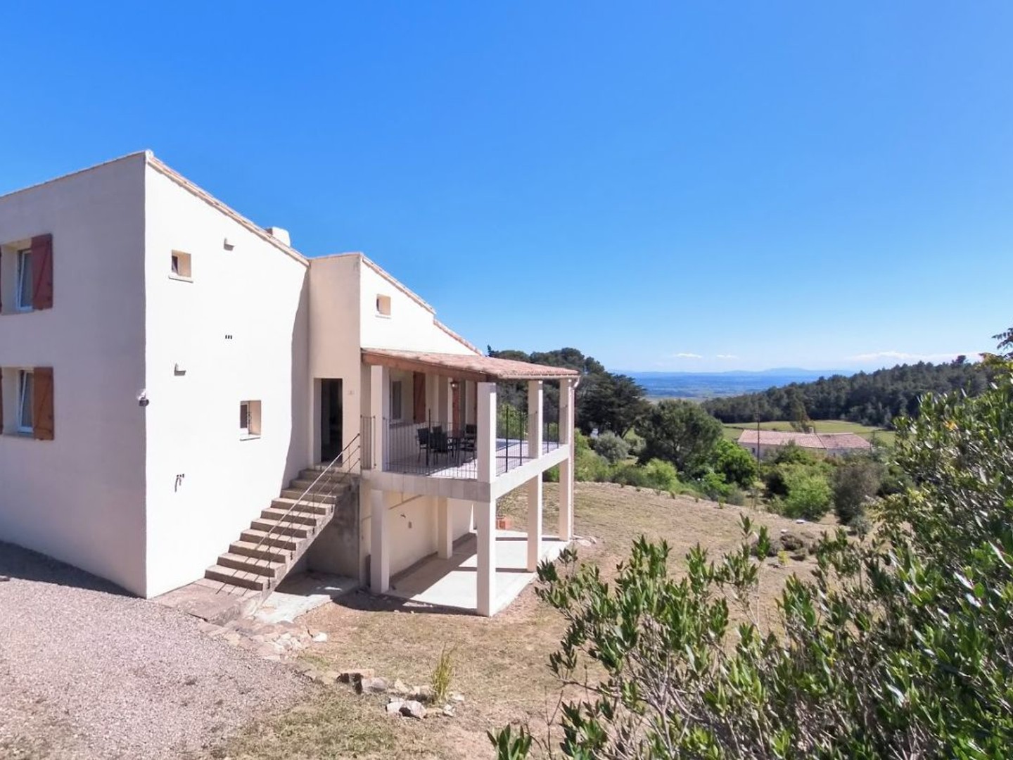 Villa 100 m², 2 chambres, 2 sde, jardin 2157m² à Cesseras