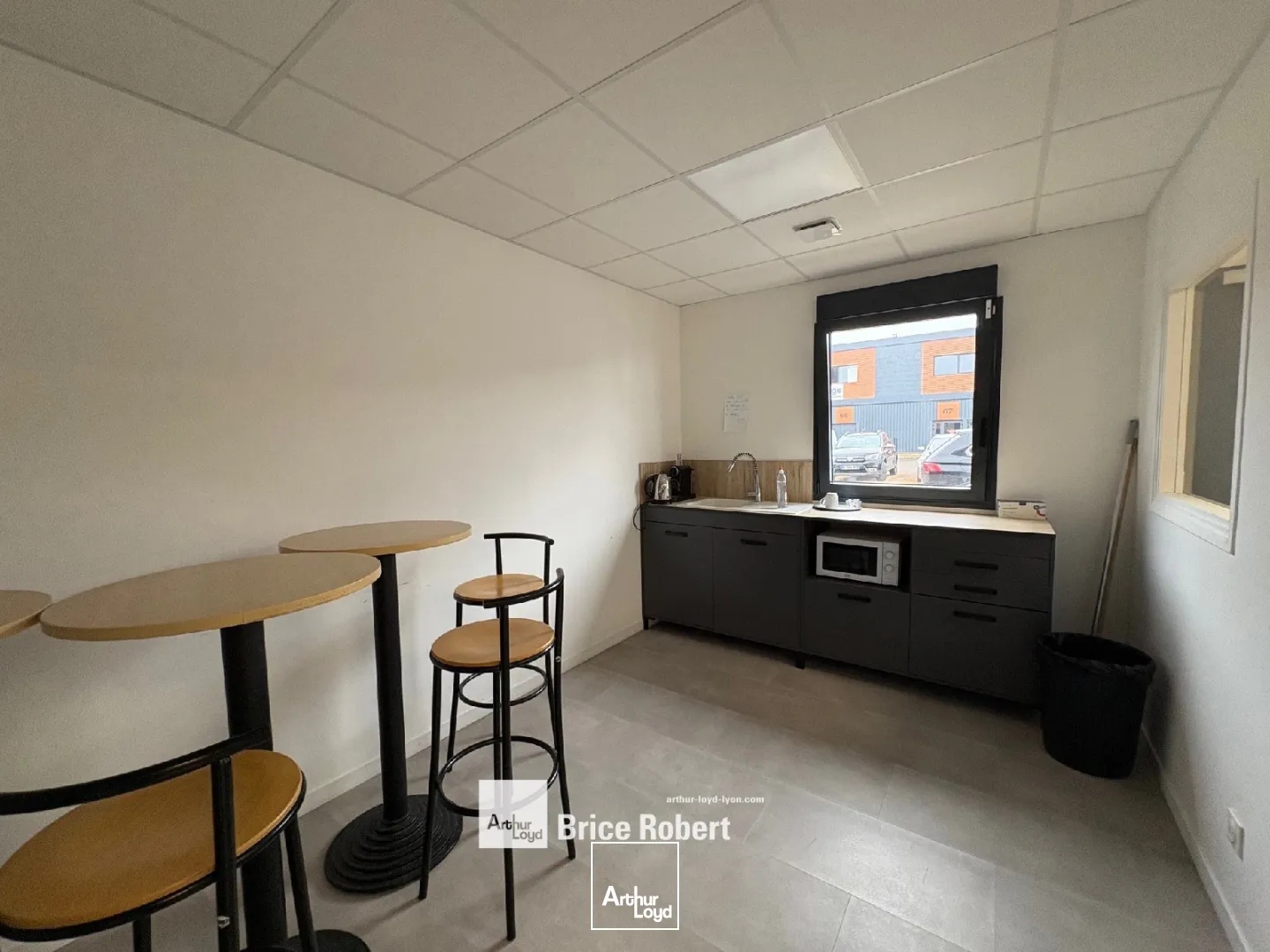 Locaux à vendre - 398m2 - Vaulx-Milieu (38090)