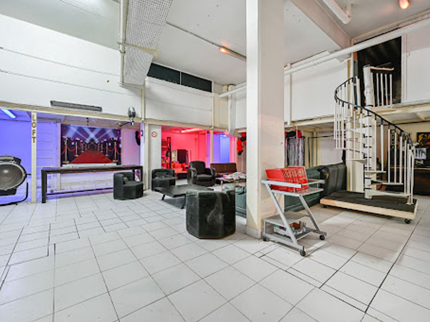 Locaux à vendre - 8 pièces - 336m2 - Paris 10e (75010)