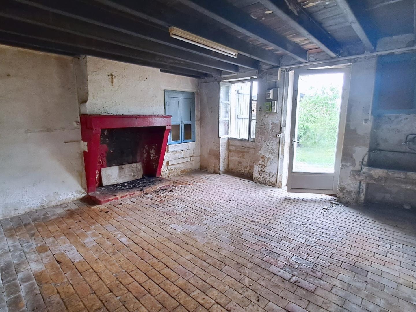 Immeuble à vendre - 2 pièces - 3016m2 - Saint-Maixent-De-... (79160)