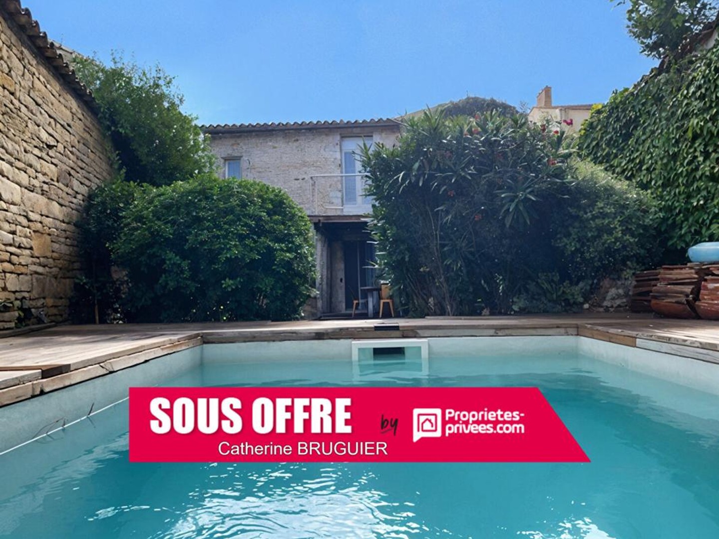 Maison de charme centre Marans 235 m2, 6 chambres, 2 garages piscine jardin