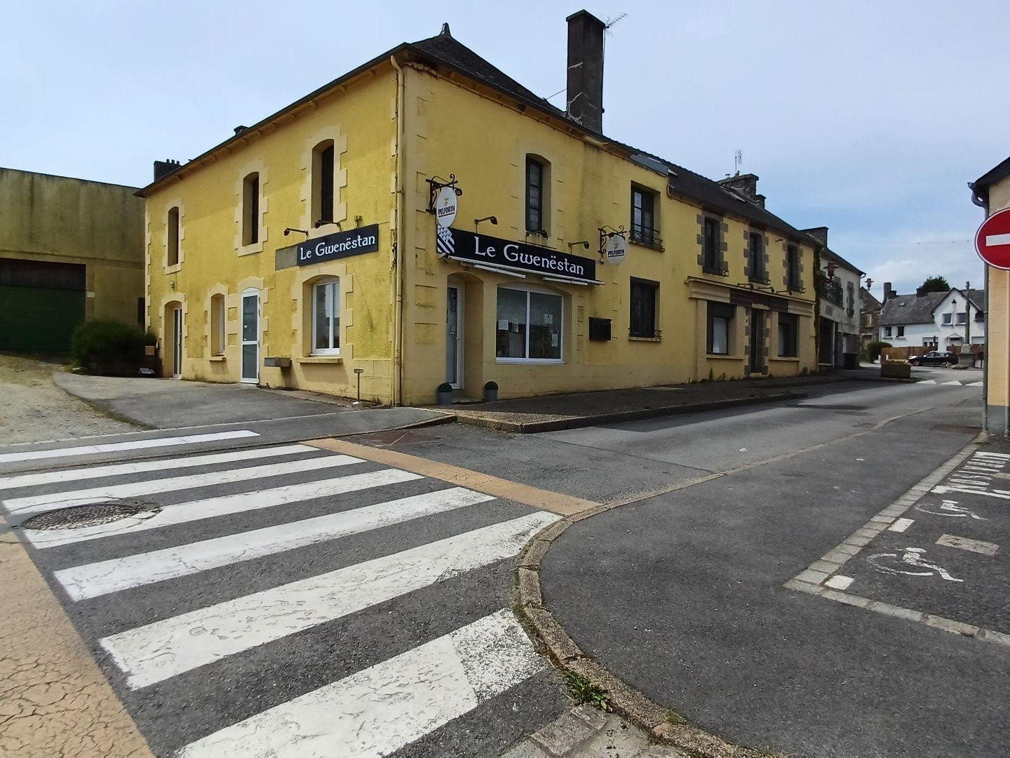 Immeuble commercial 381 m²