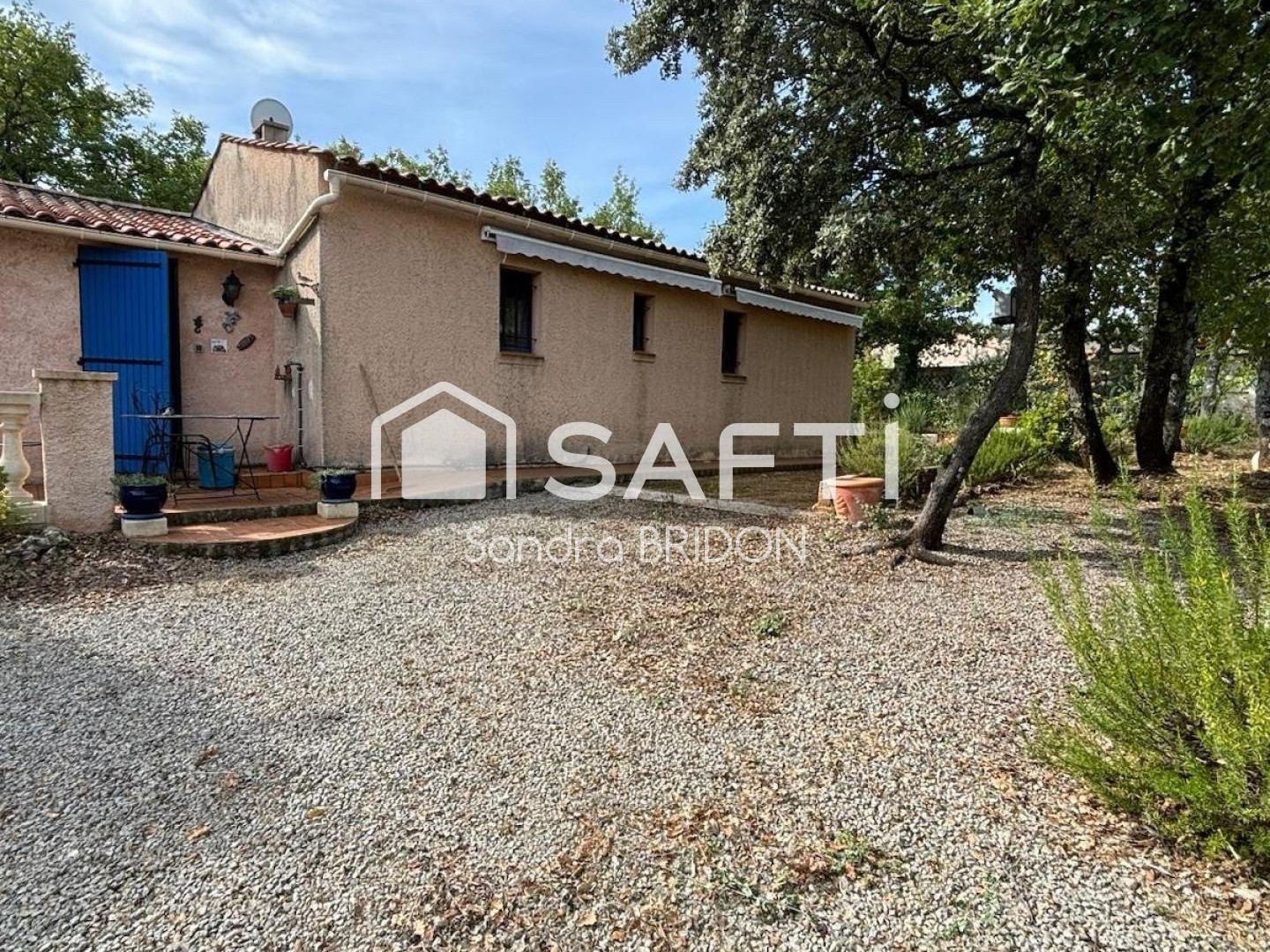 villa de plain pied avec joli jardin